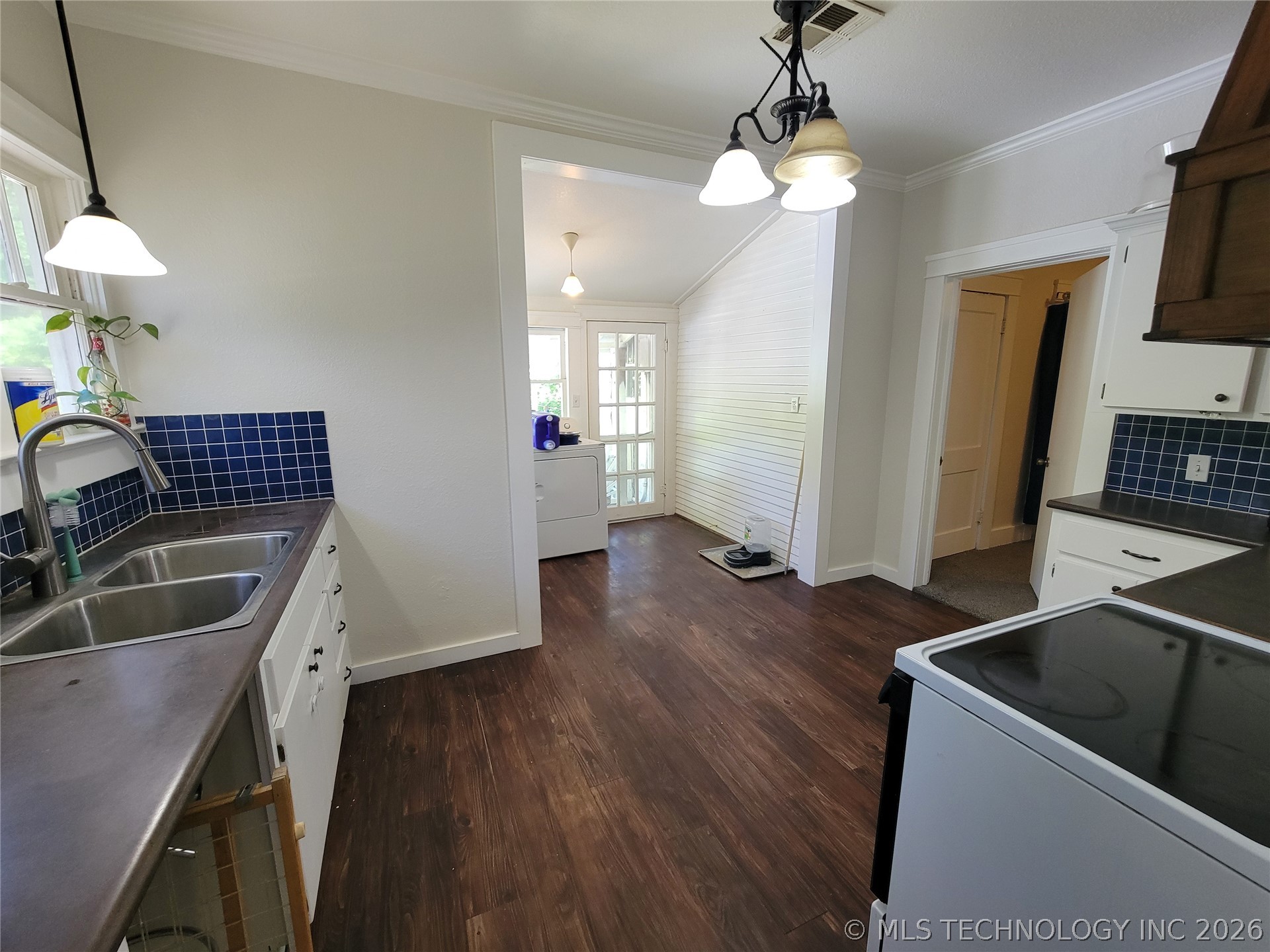 1024 S Belmont Property Photo 12