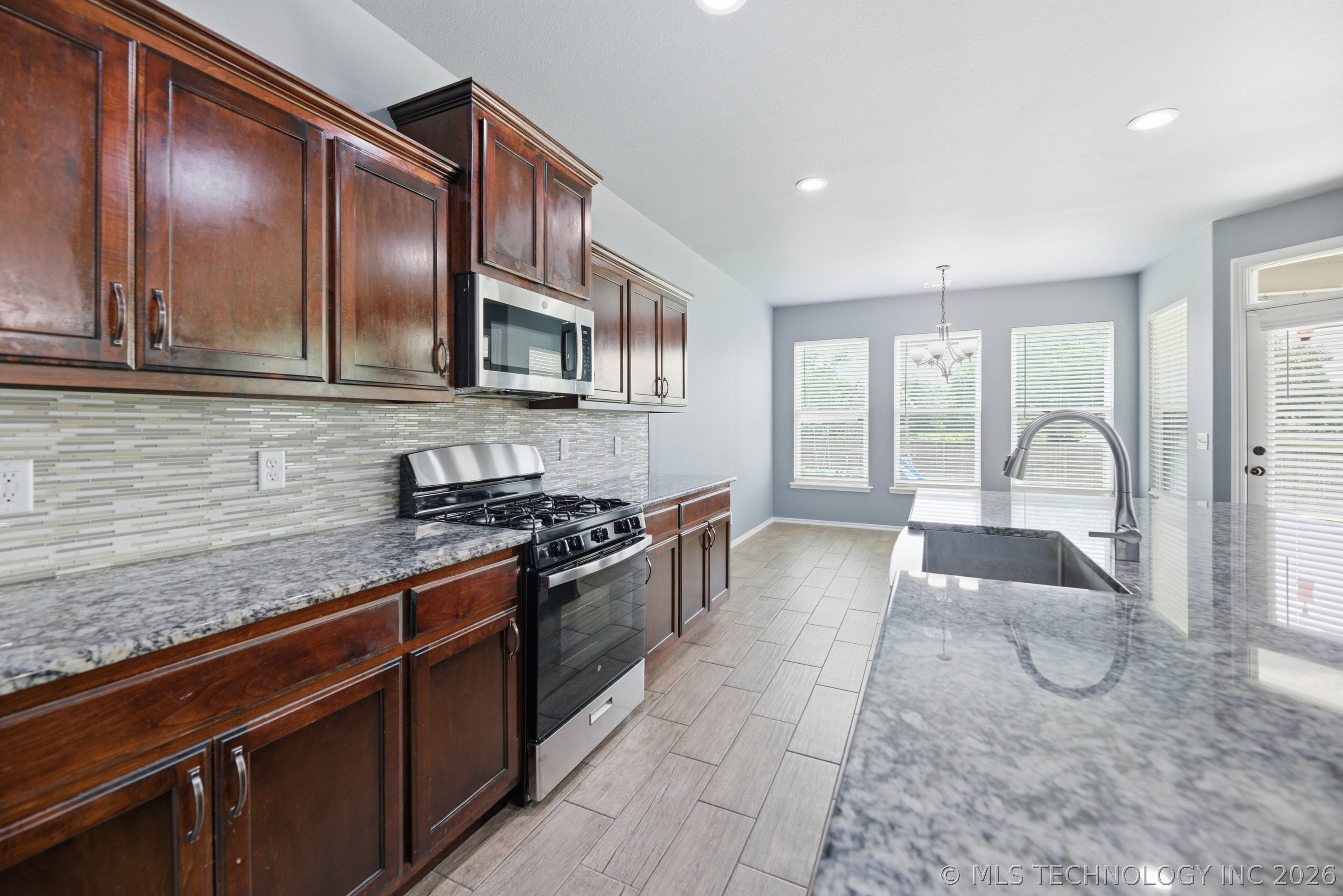 2017 W Fredericksburg Court Property Photo 12