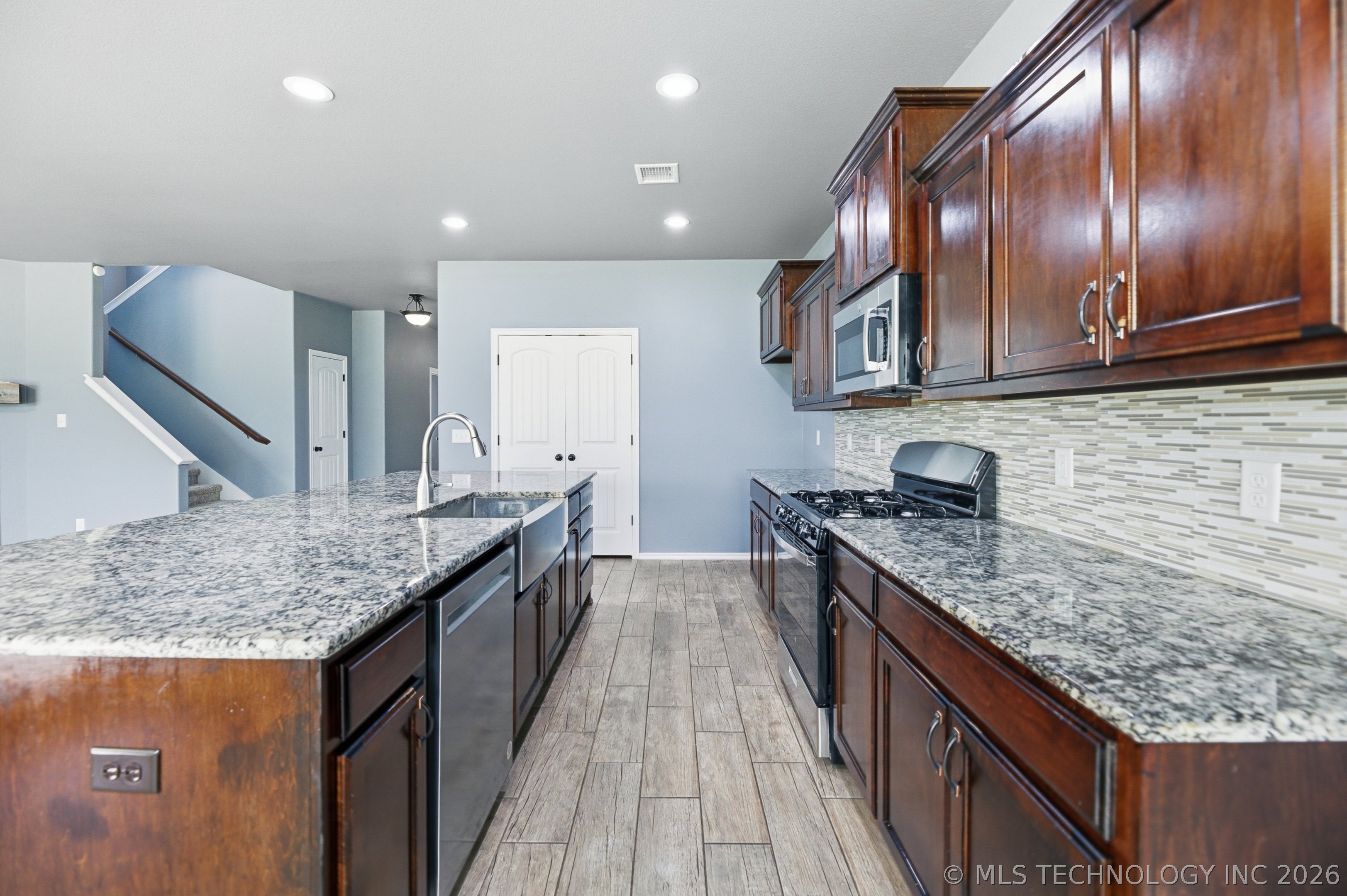 2017 W Fredericksburg Court Property Photo 14