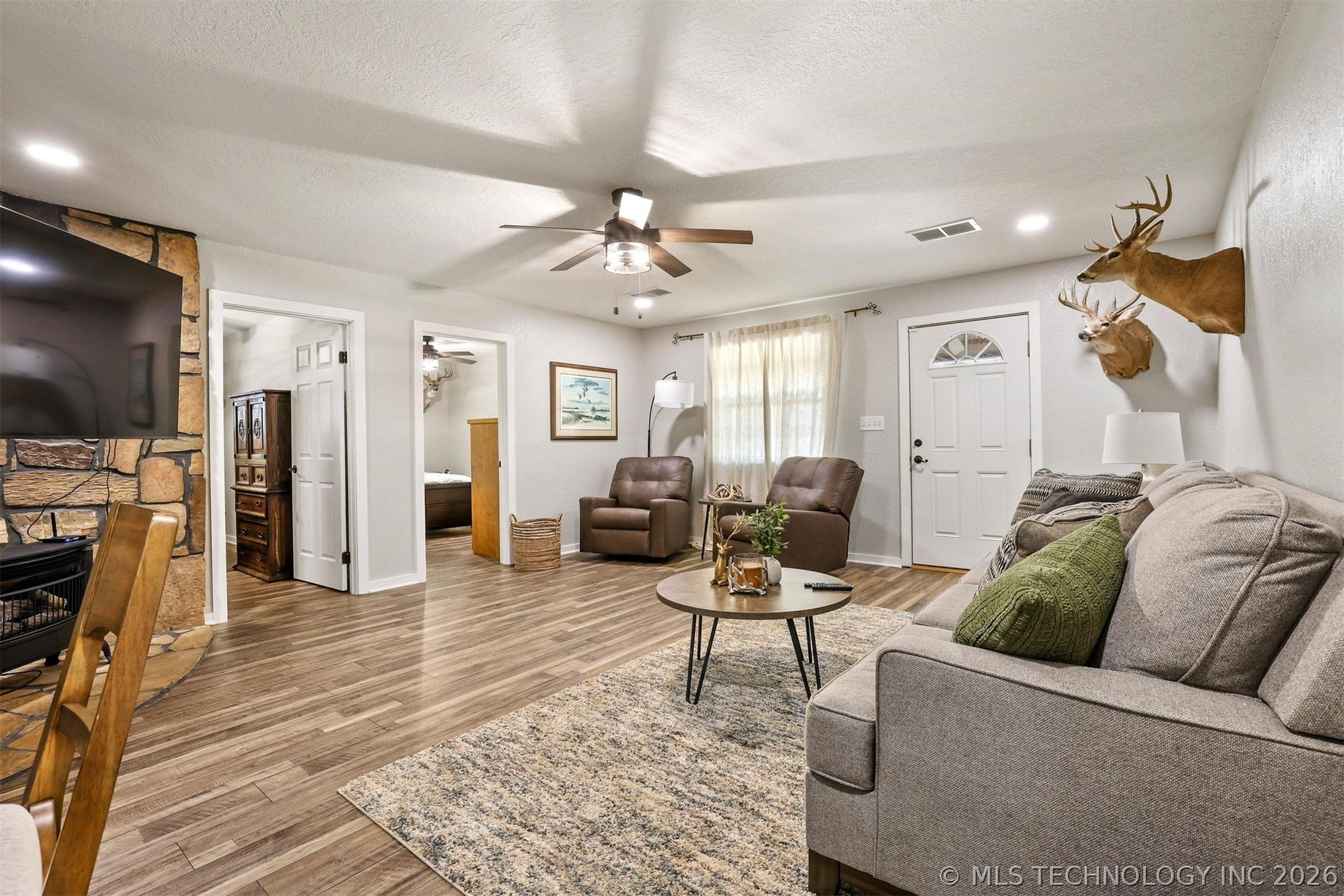 2042 E 1980 Road Property Photo 6