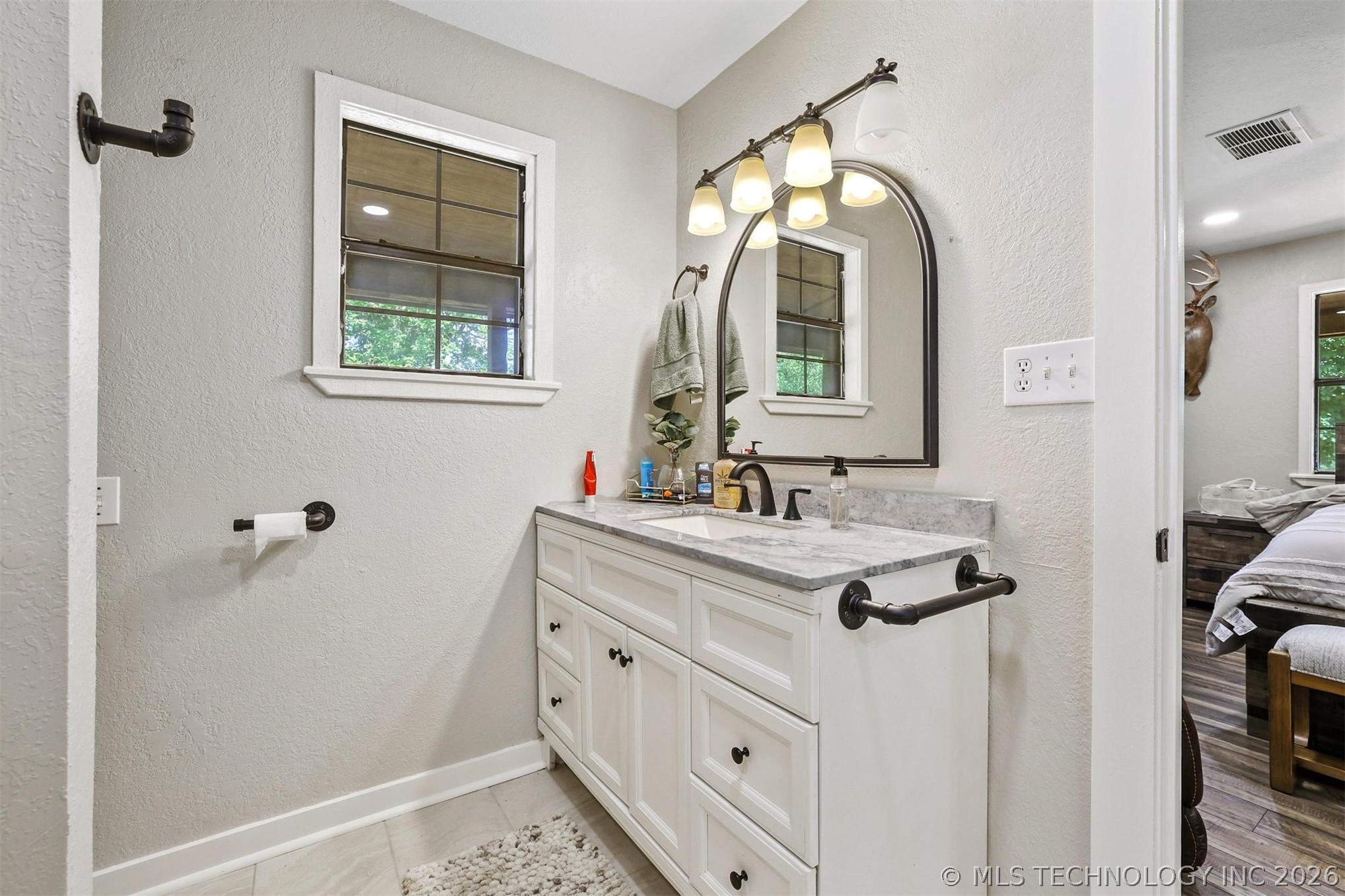 2042 E 1980 Road Property Photo 25