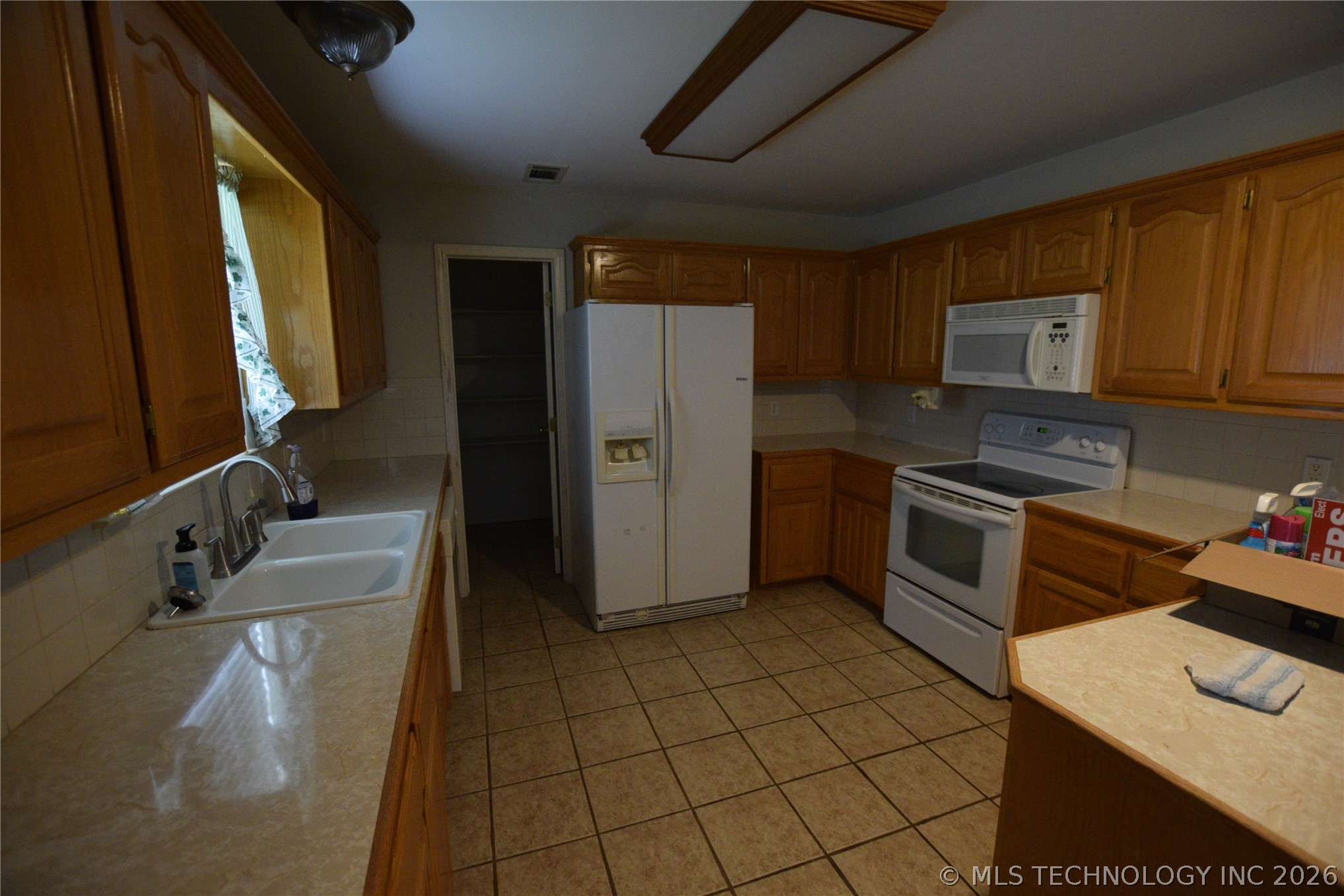 907 Belmont Avenue Property Photo 20