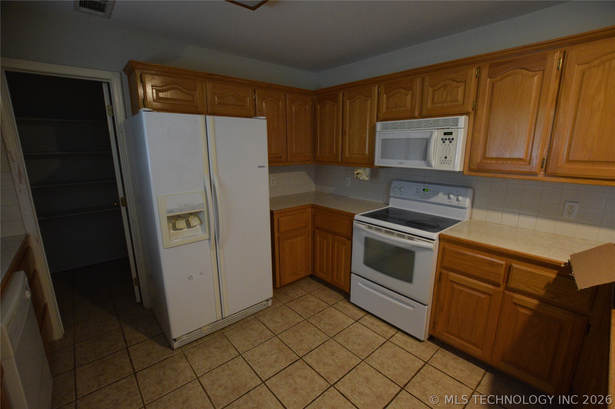 907 Belmont Avenue Property Photo 22