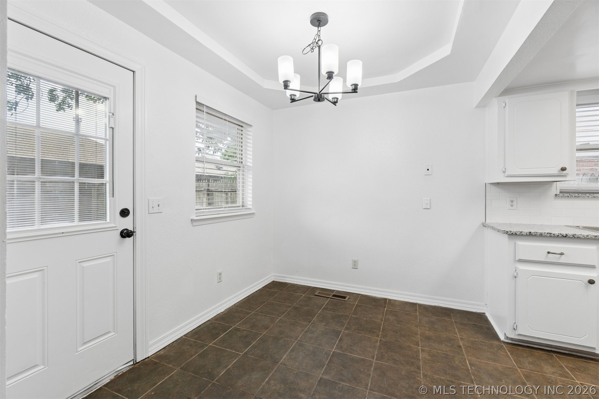 967 Heritage Mansion Property Photo 7