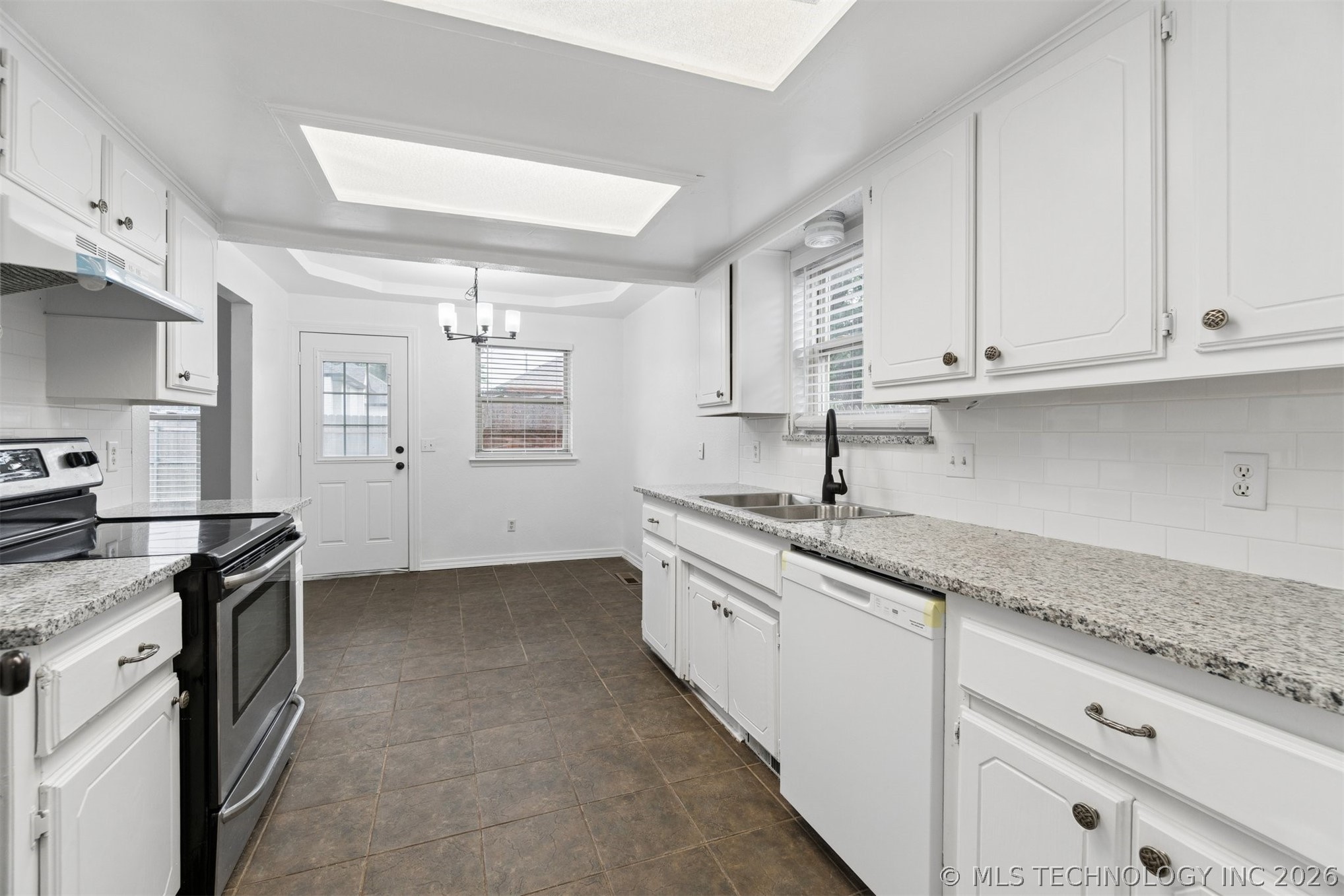 967 Heritage Mansion Property Photo 14