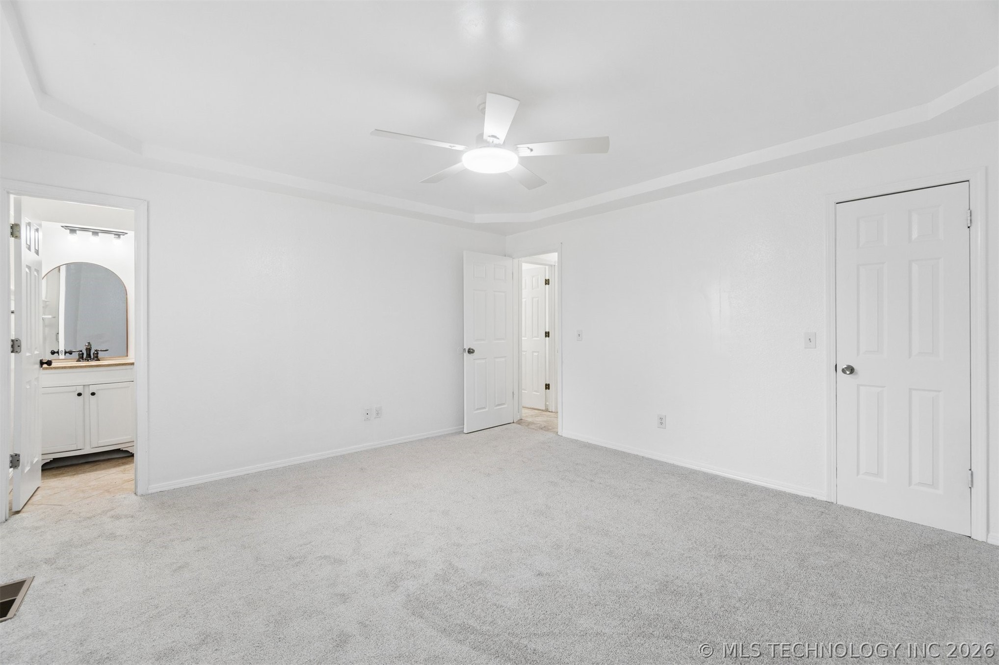 967 Heritage Mansion Property Photo 16