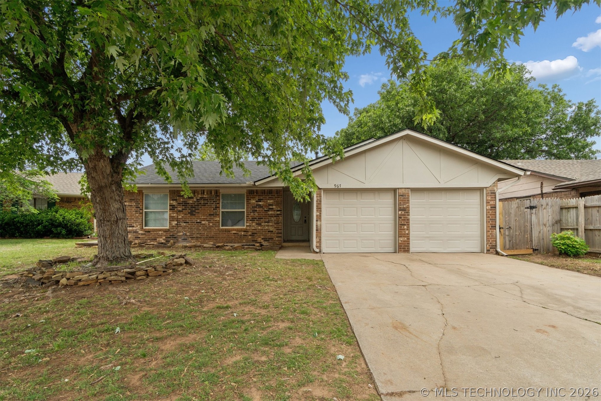 967 Heritage Mansion Property Photo 34