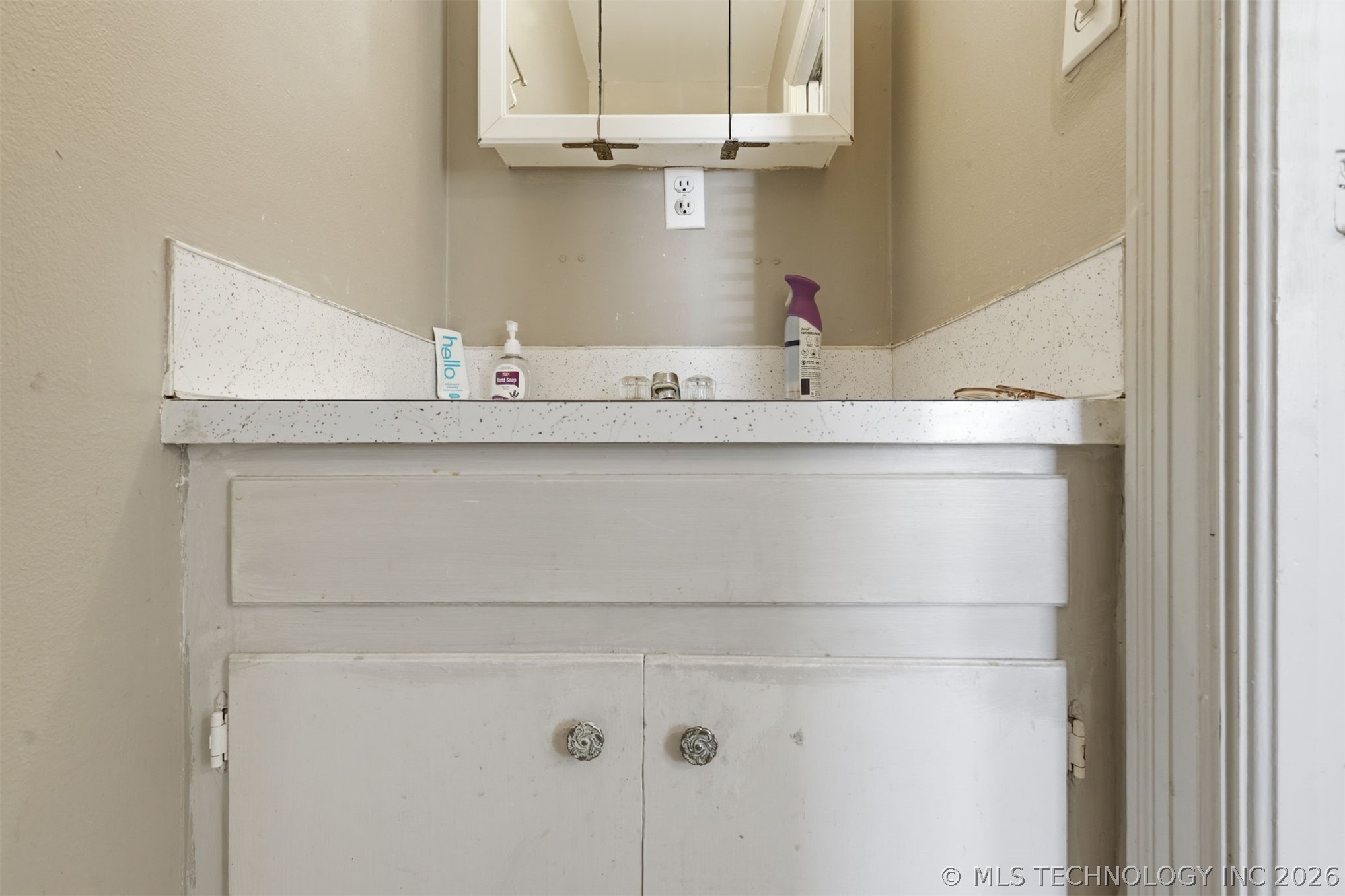 1146 S Winston Avenue Property Photo 18