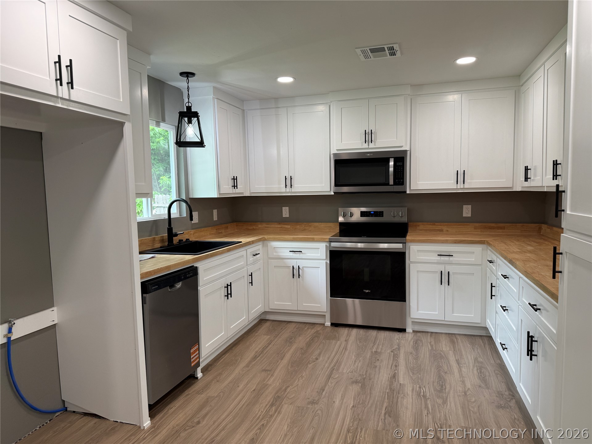 702 6th Avenue Property Photo 4