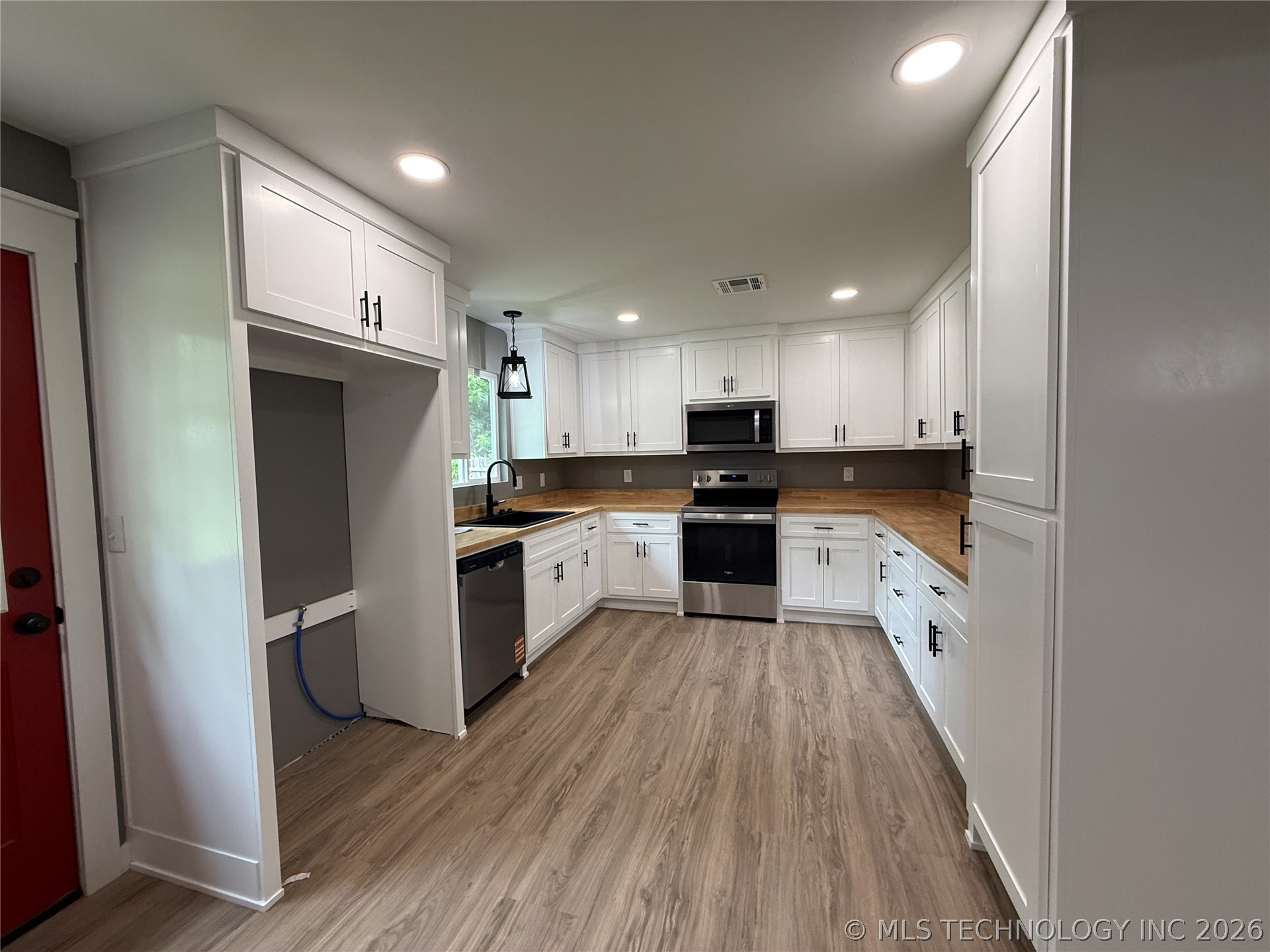 702 6th Avenue Property Photo 5
