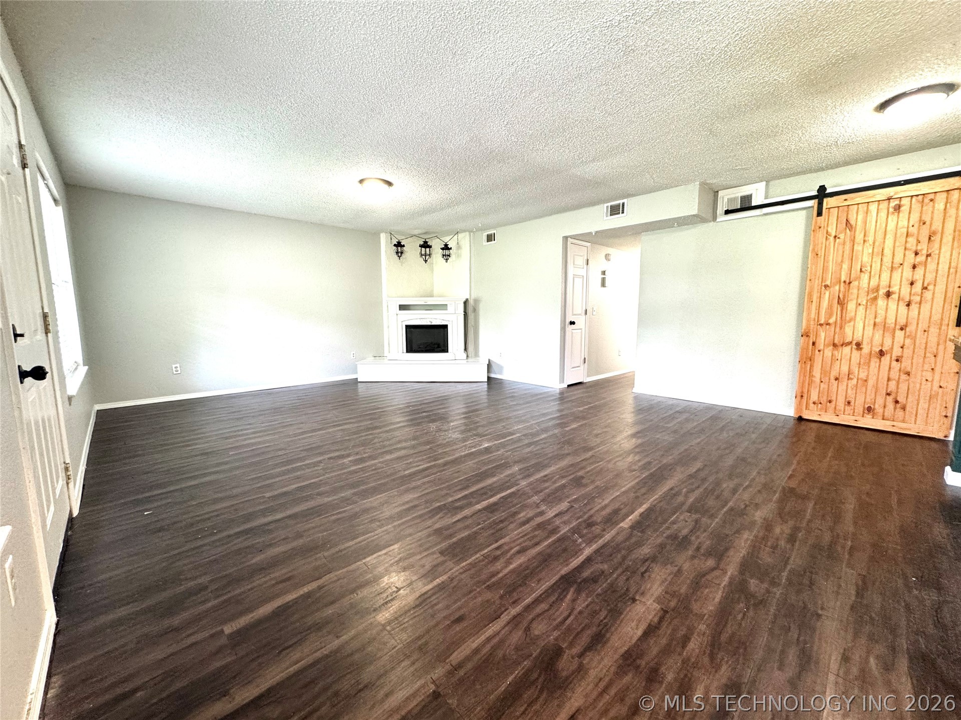 1109 Palmer Lane Property Photo 3