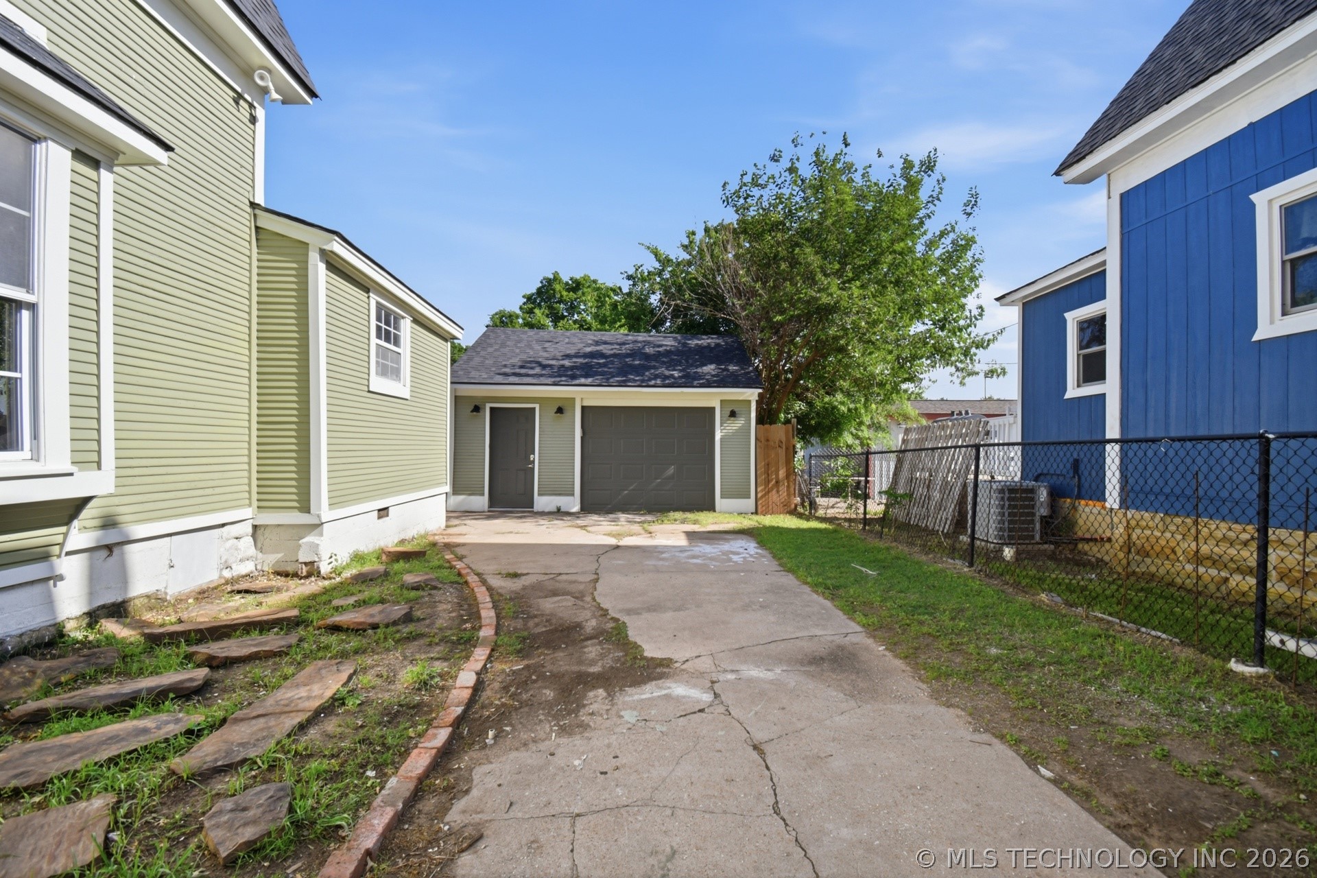 1141 E Hobson Avenue Property Photo 38