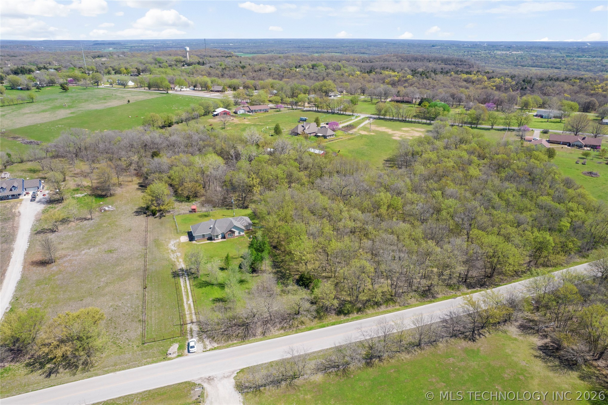 6025 E Hwy 20 Property Photo 3