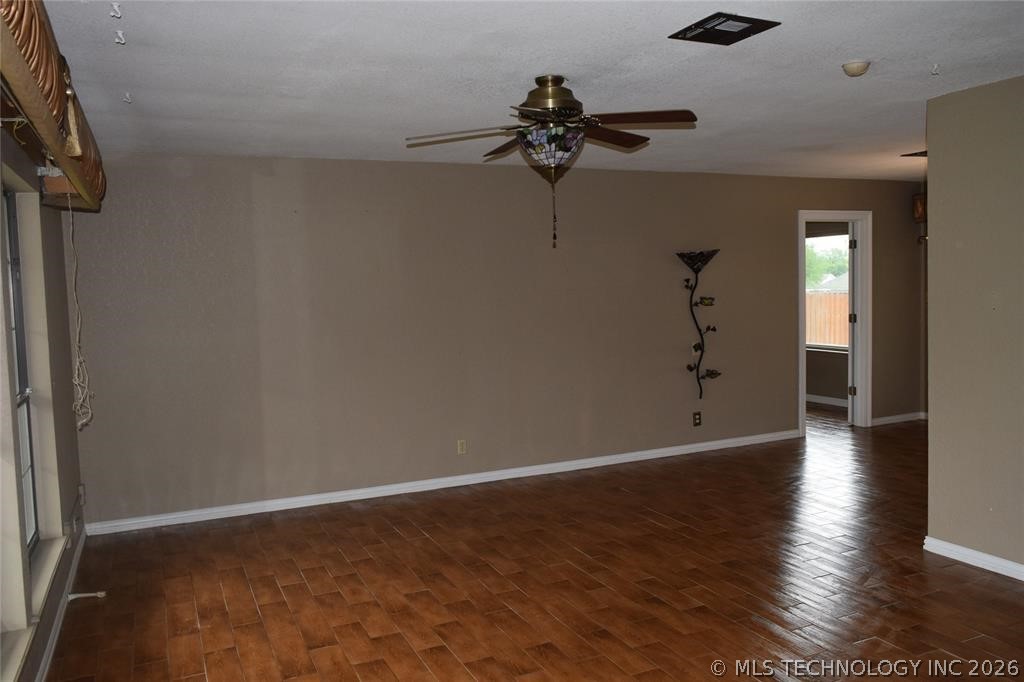 1199 E Reynolds Road Property Photo 4