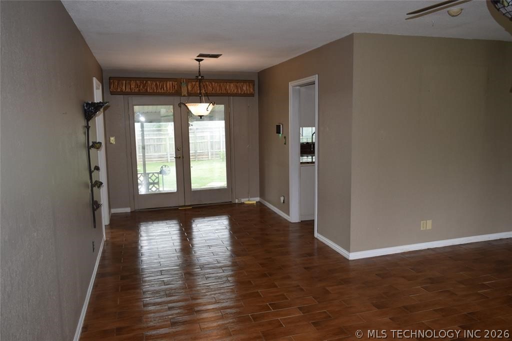 1199 E Reynolds Road Property Photo 6