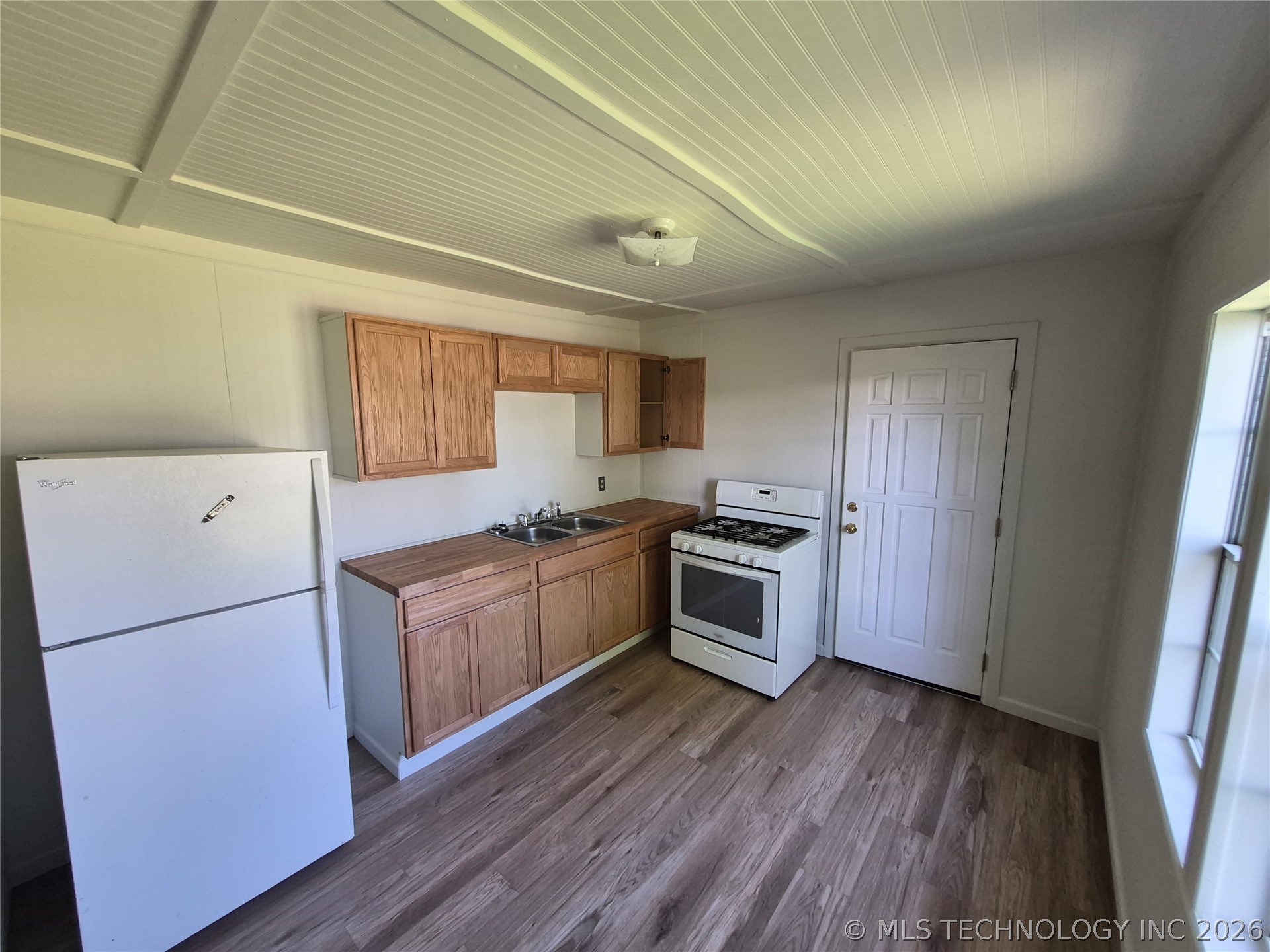 422 S Locke Street Property Photo 3