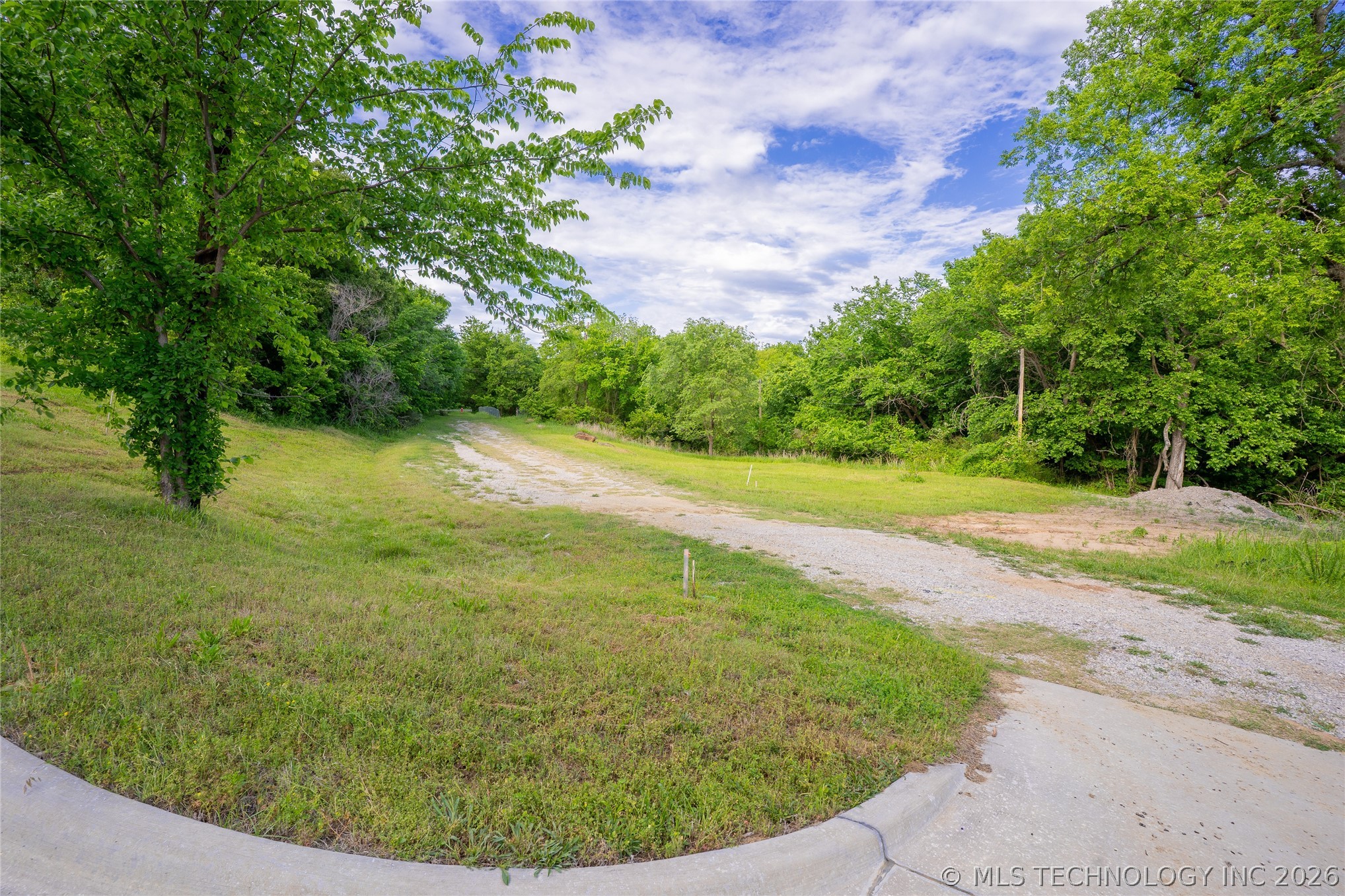 521 N Hickory Street Property Photo 1