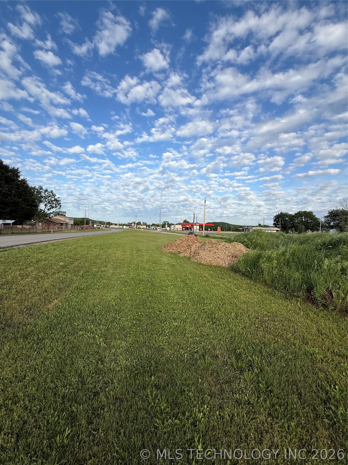 805 Robertson Hwy Property Photo 6
