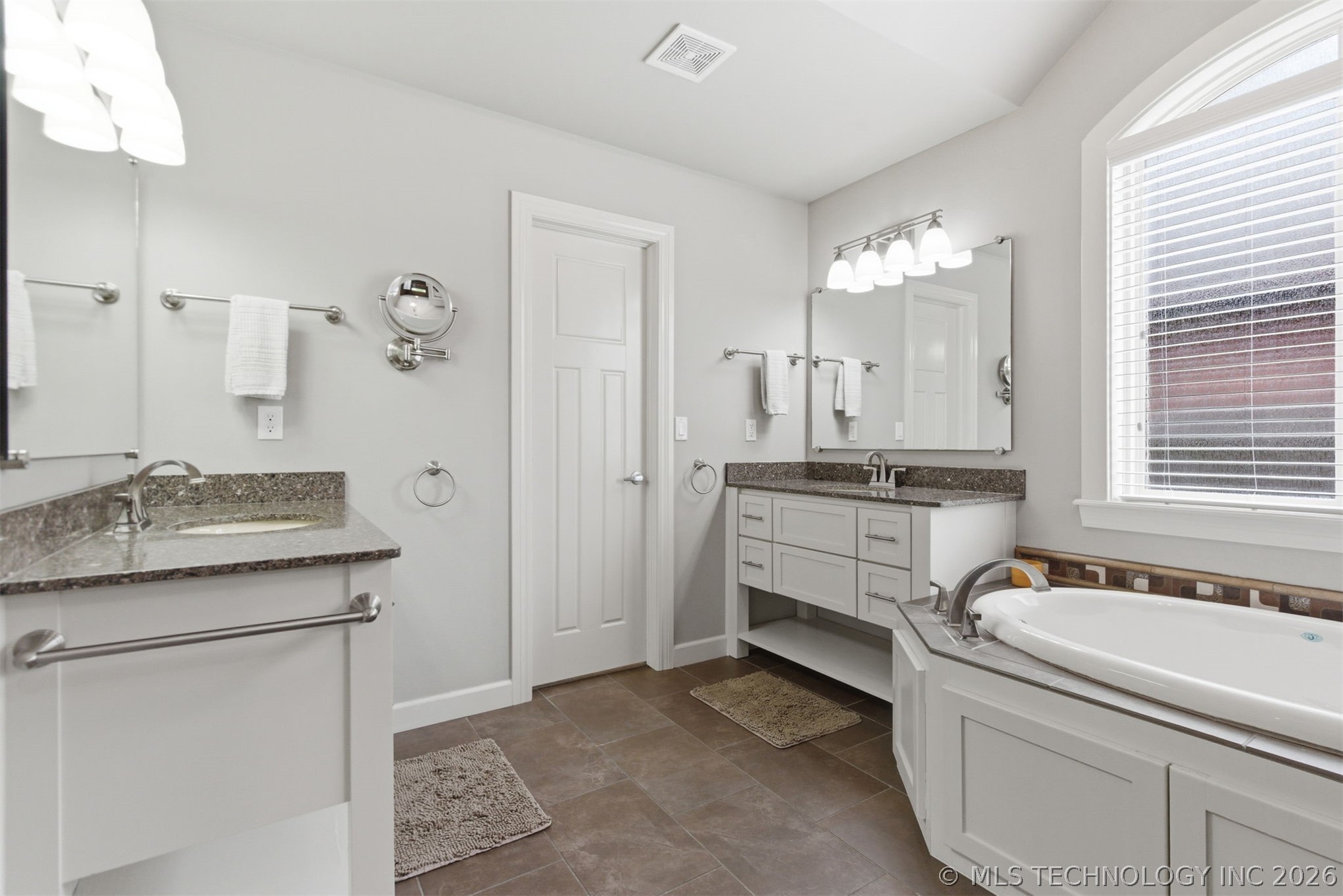 11008 S Sycamore Street Property Photo 23