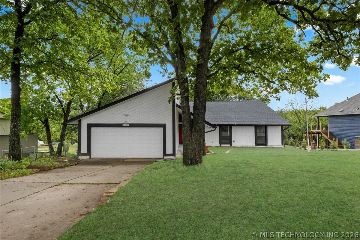 9435 S 33rd West Avenue Property Photo 1