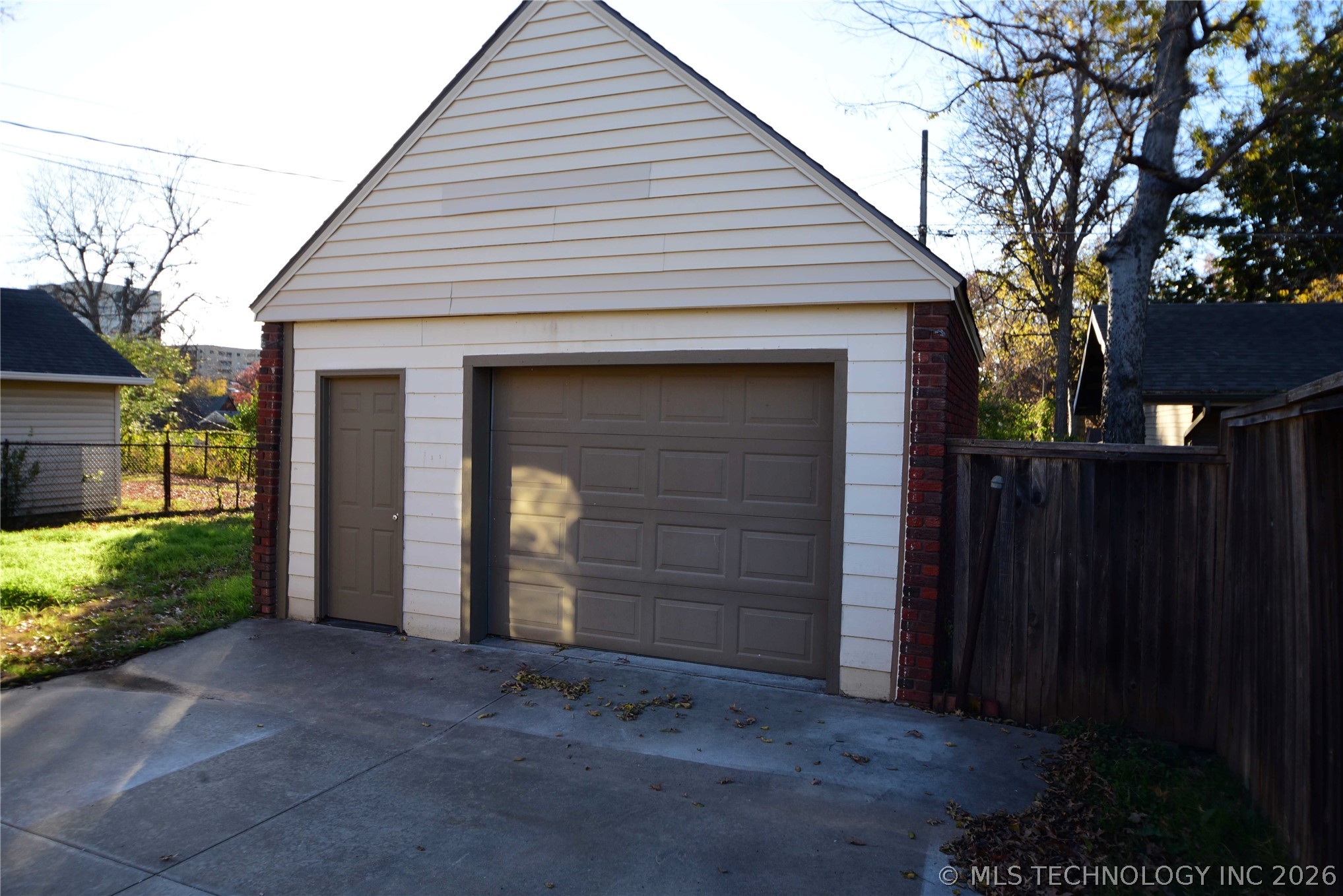 1740 S Yorktown Avenue Property Photo 27