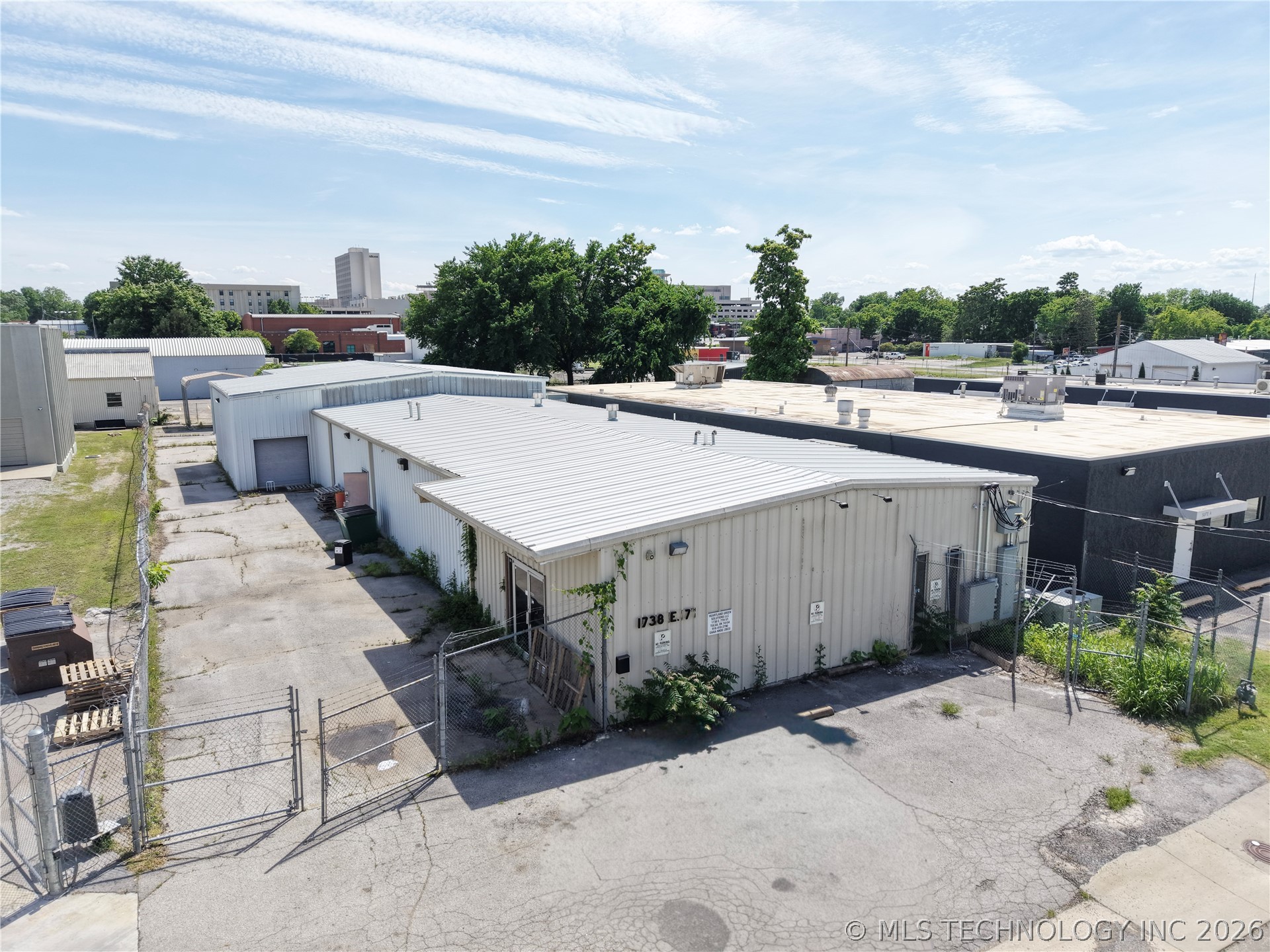 1738 E 7th Street Property Photo 3