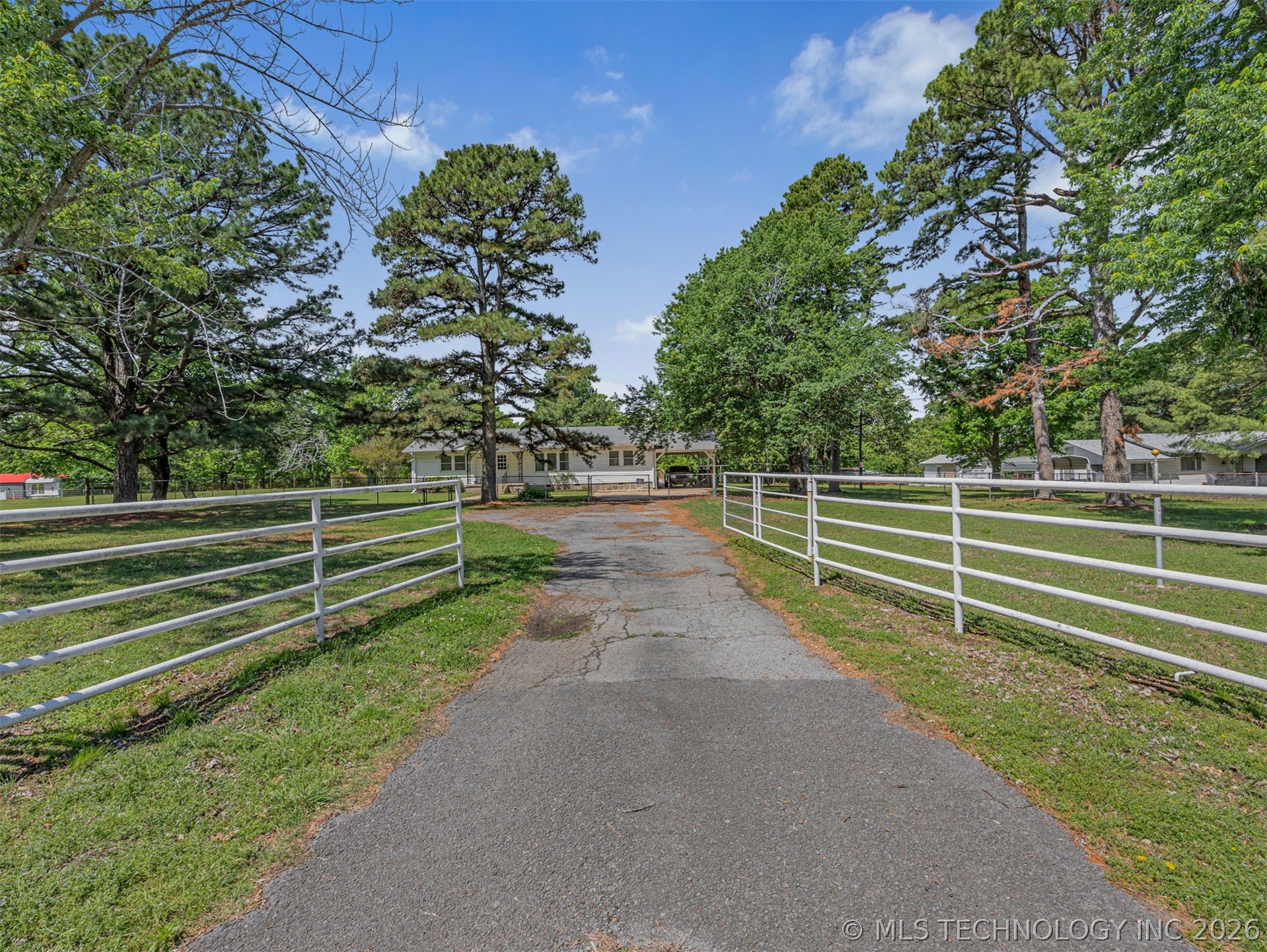 15083 State Highway 82 Property Photo 2