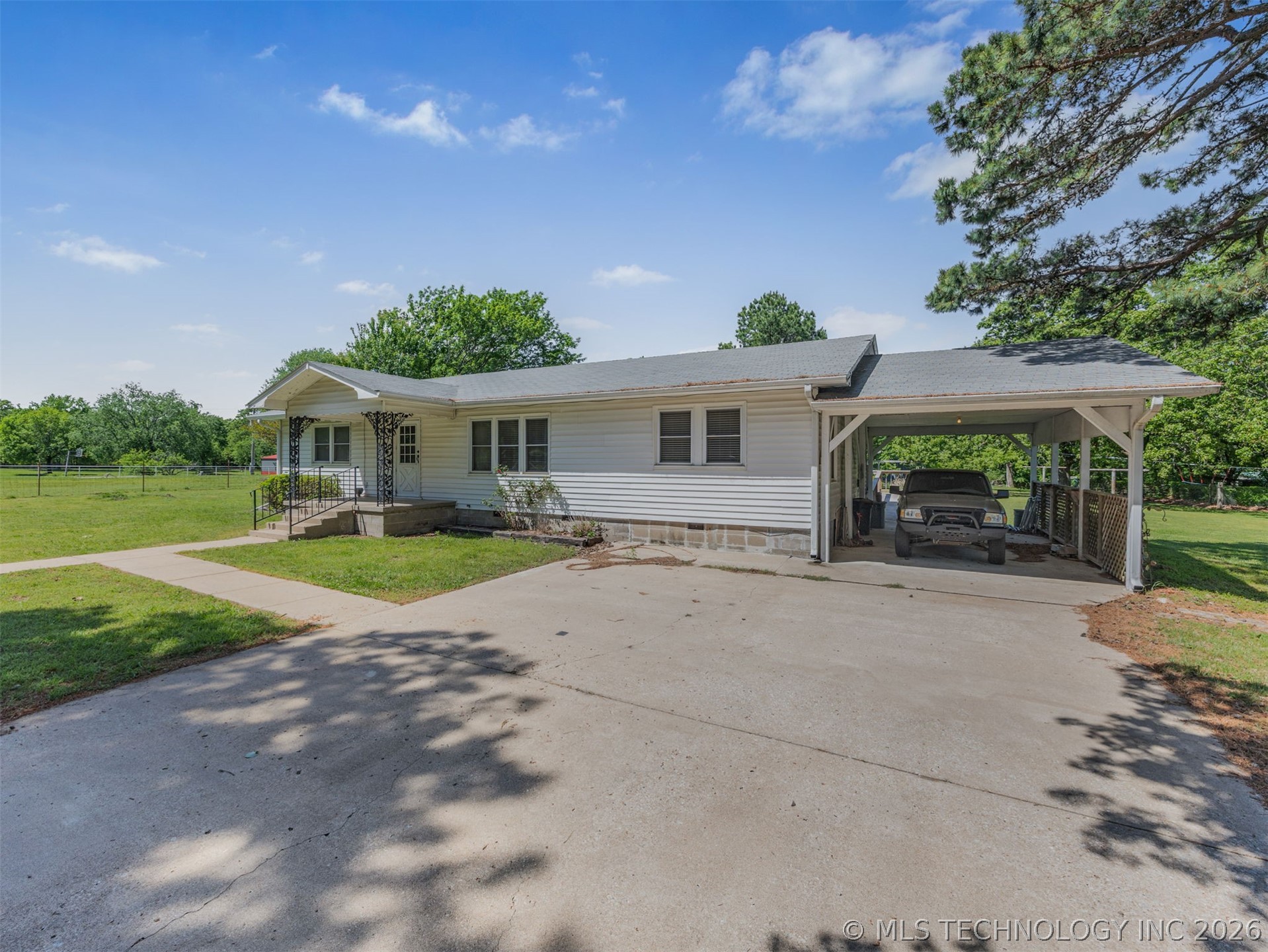 15083 State Highway 82 Property Photo 5