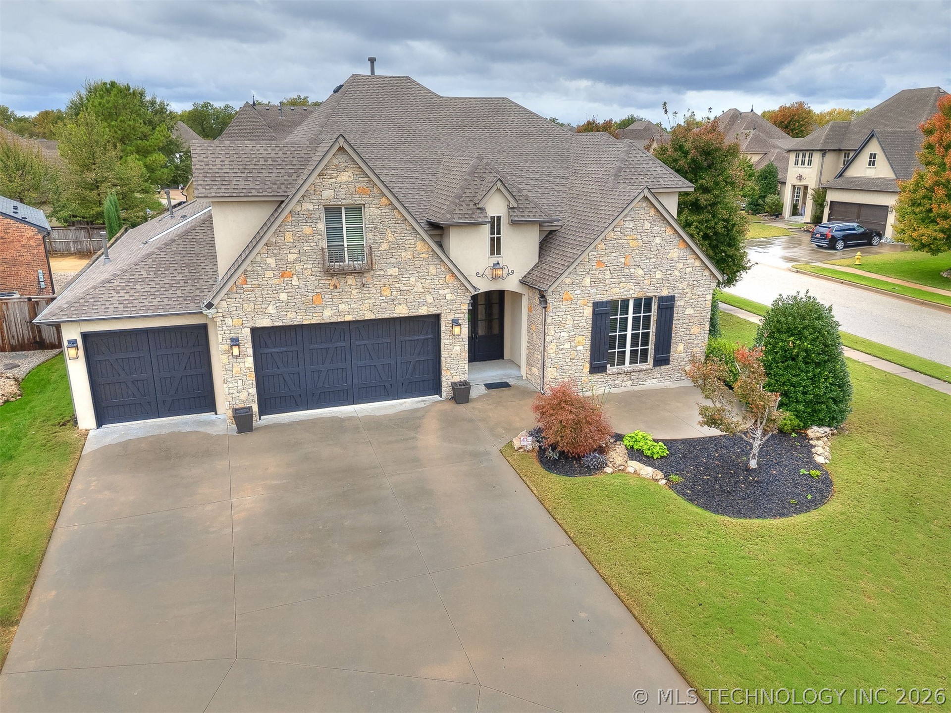 10712 S 95th Court Property Photo 3