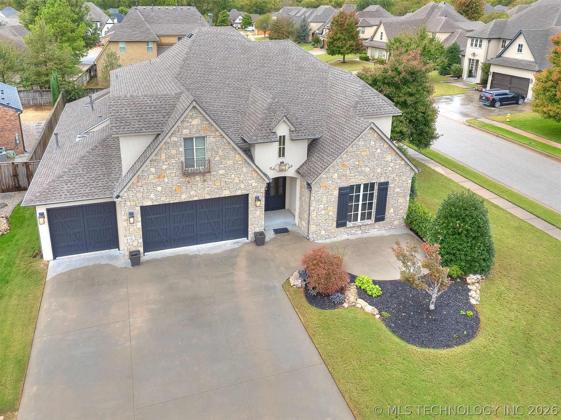 10712 S 95th Court Property Photo 4