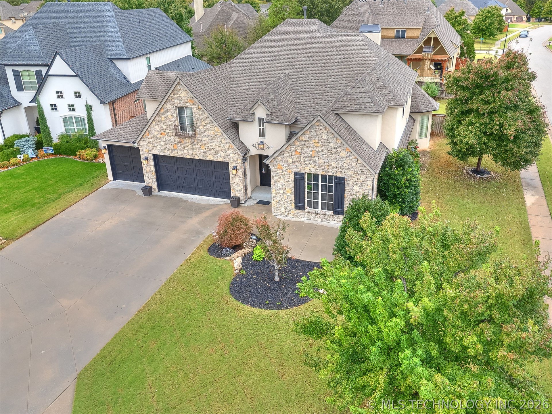 10712 S 95th Court Property Photo 6