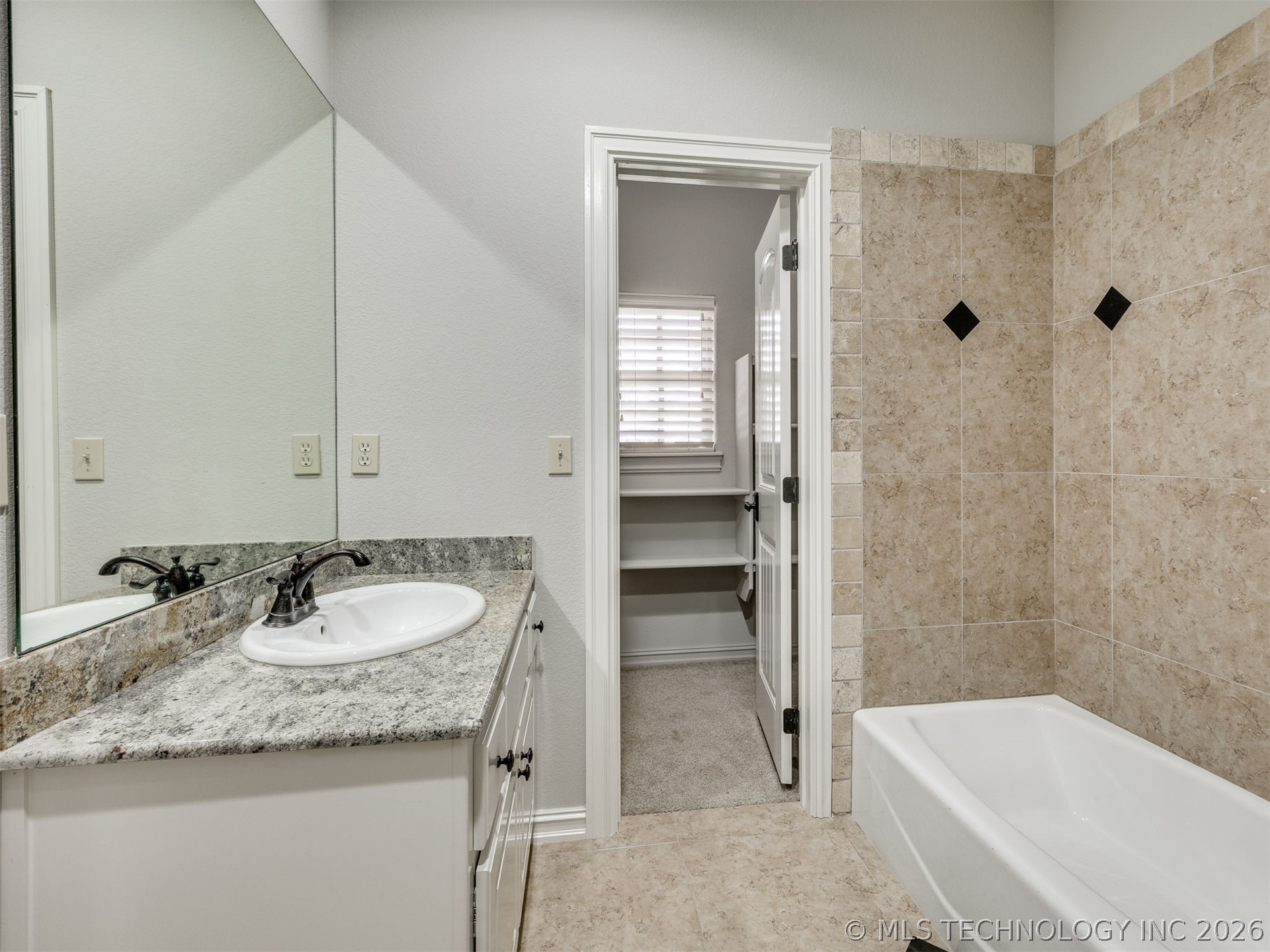 10712 S 95th Court Property Photo 17