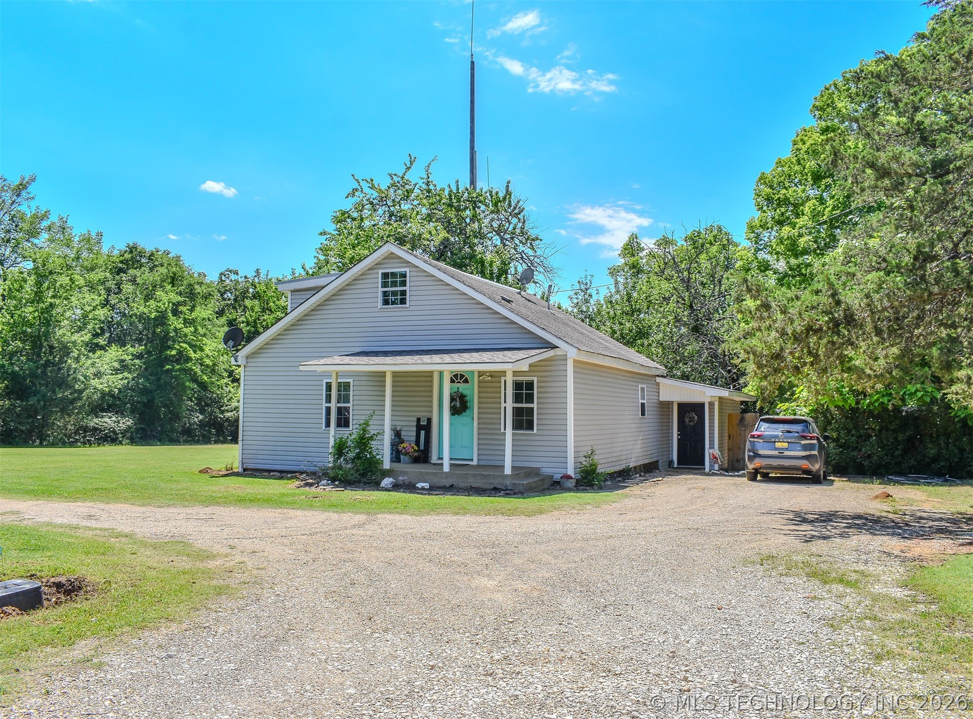 1114 N 4230 Road Property Photo 3