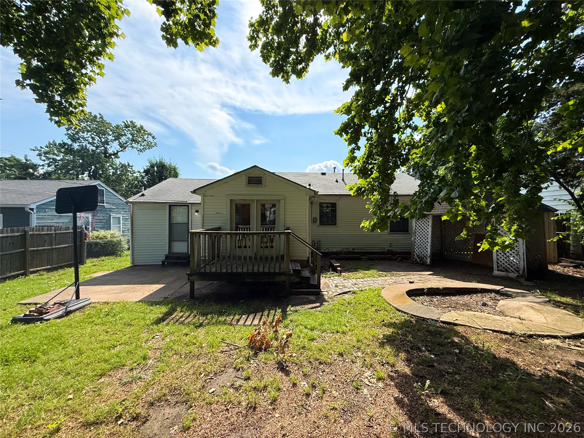 1230 N Olympia Avenue Property Photo 6