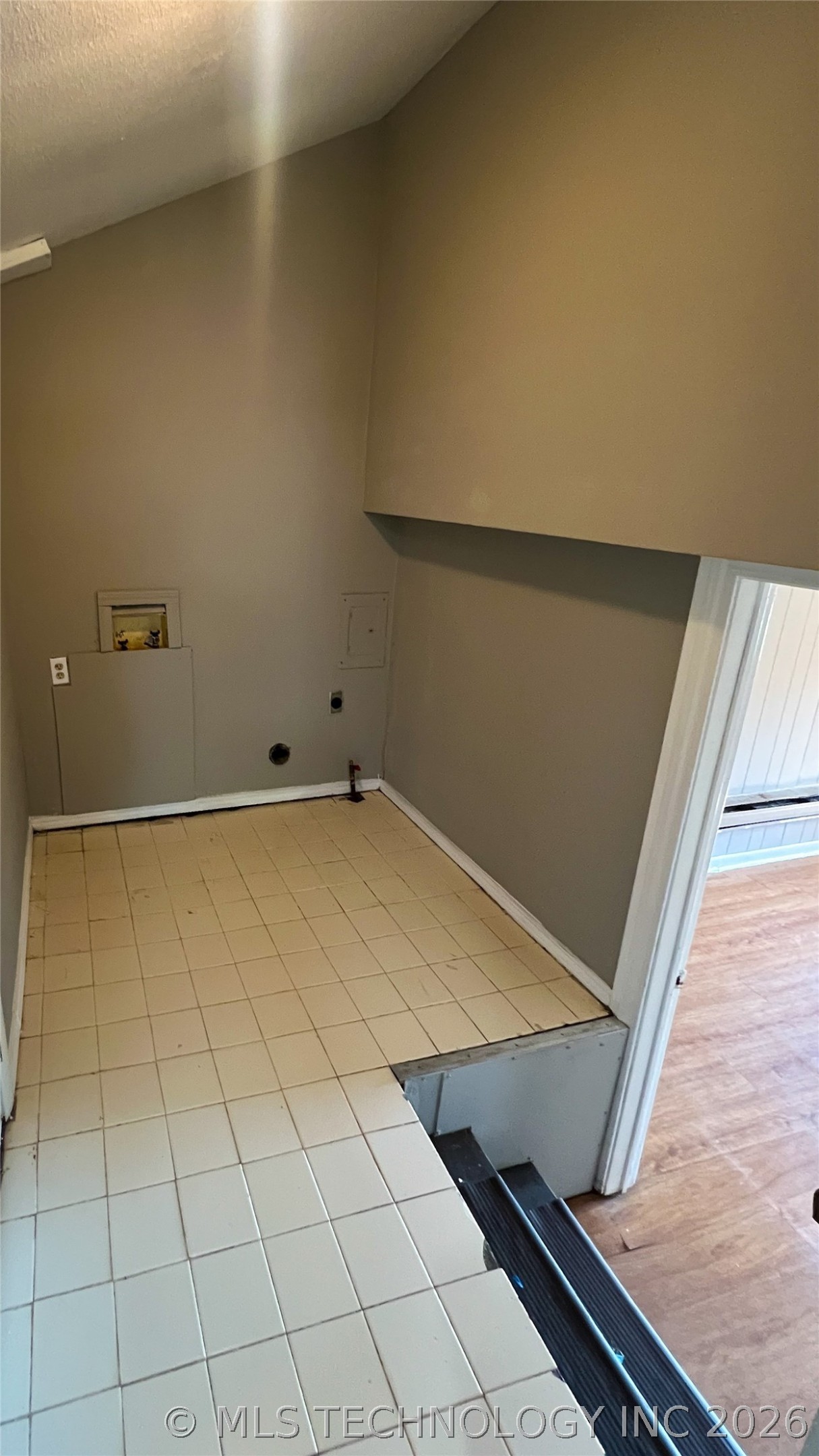 1230 N Olympia Avenue Property Photo 17