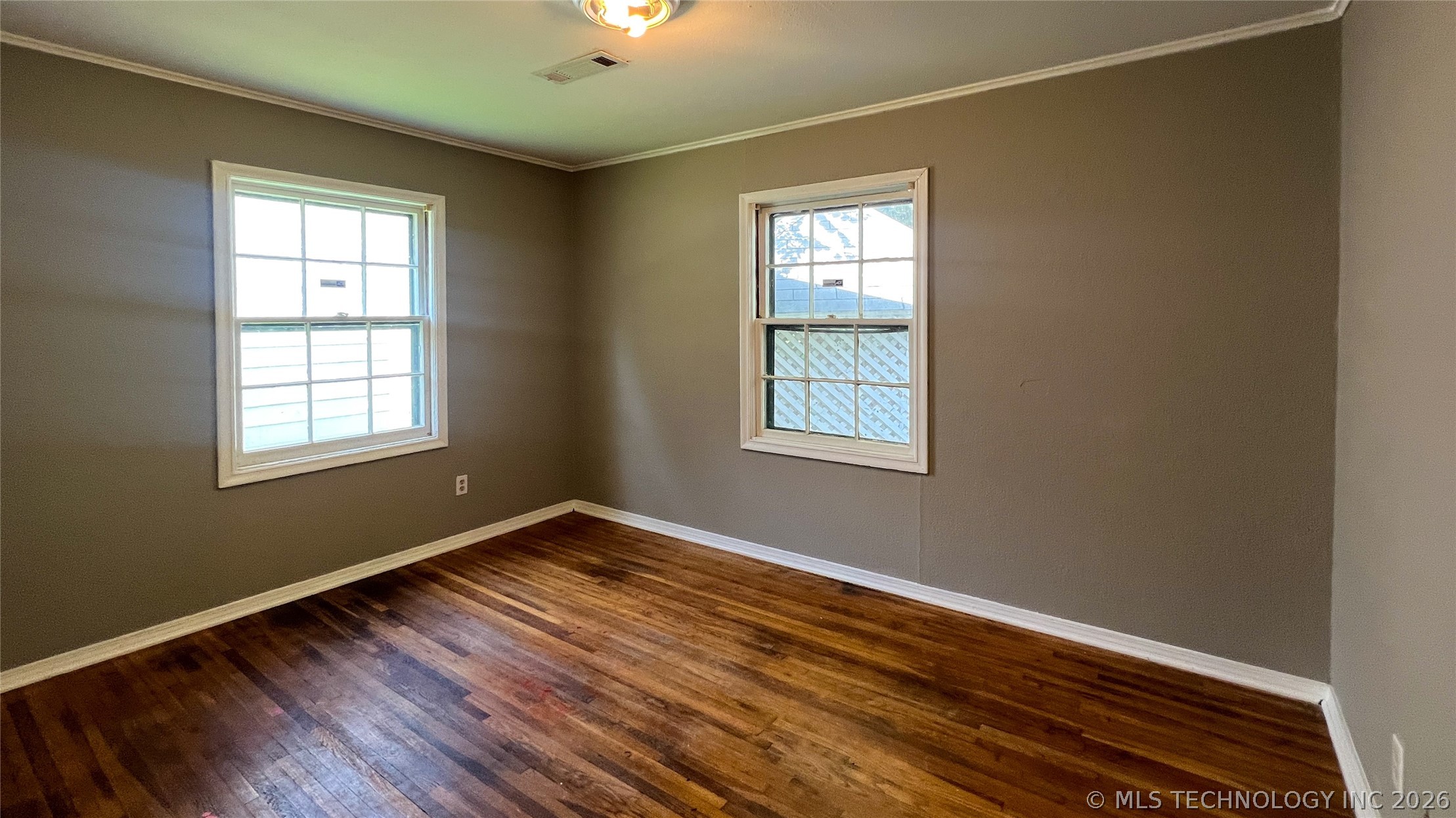 1230 N Olympia Avenue Property Photo 25