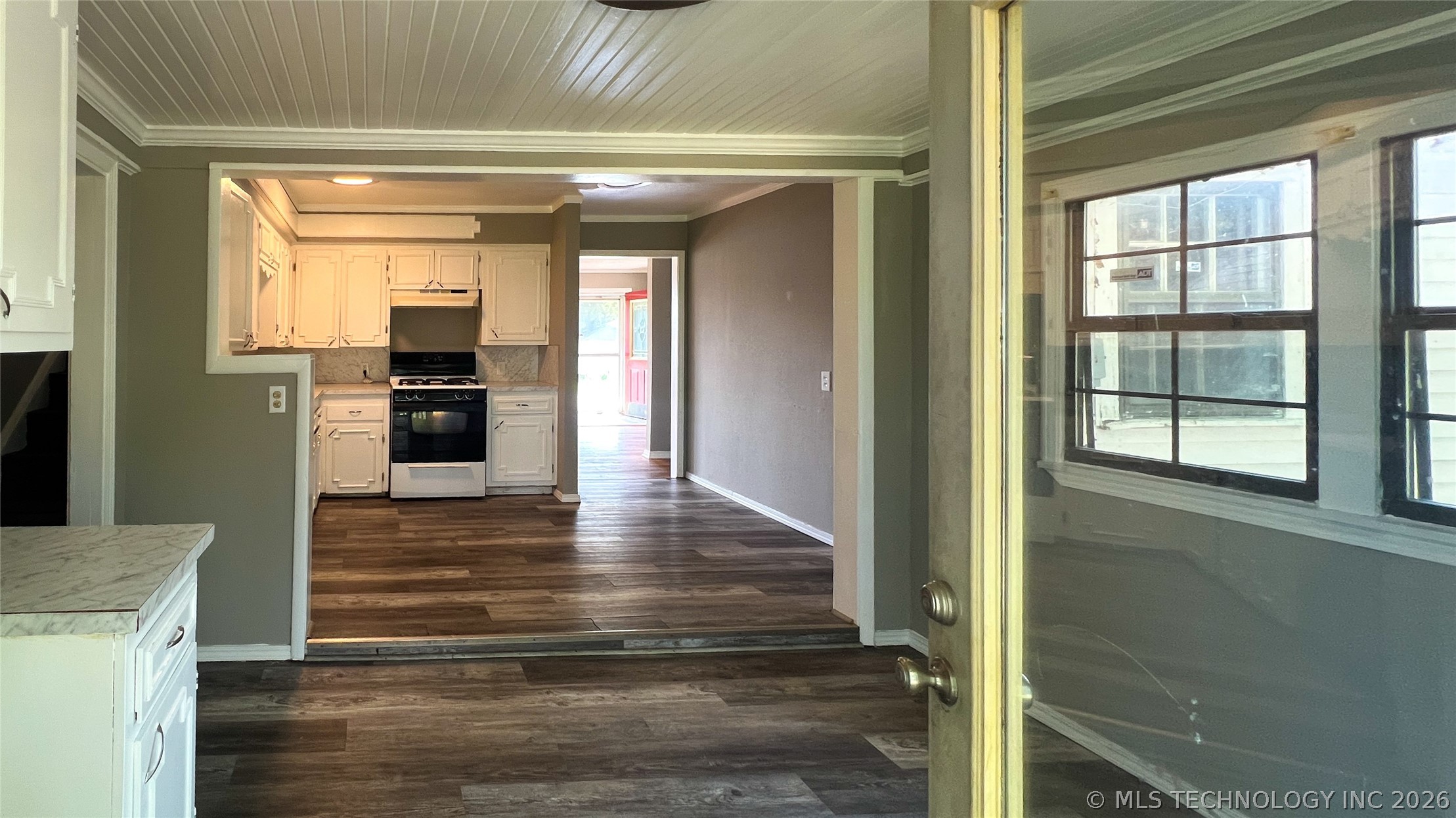 1230 N Olympia Avenue Property Photo 29