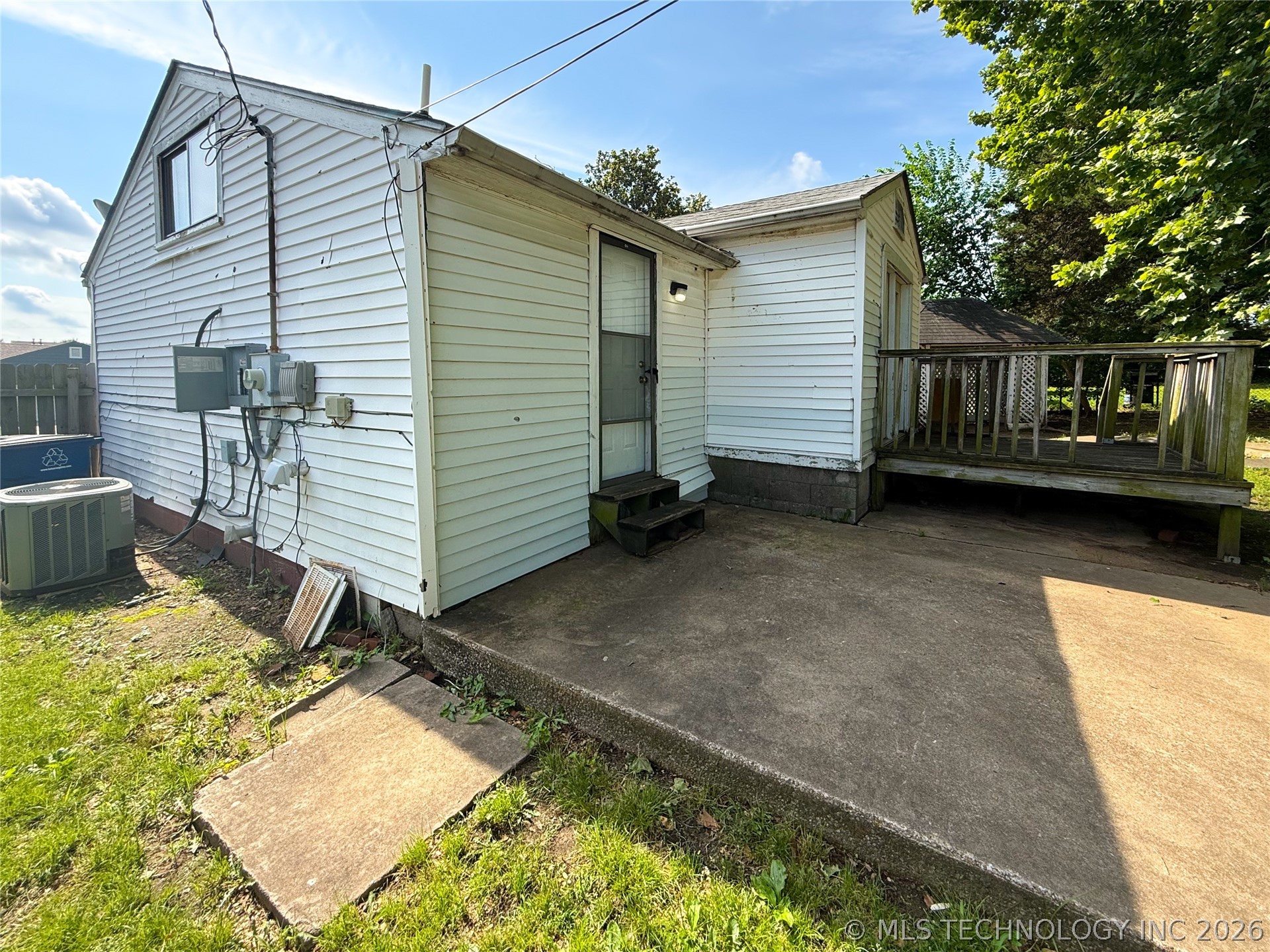 1230 N Olympia Avenue Property Photo 31