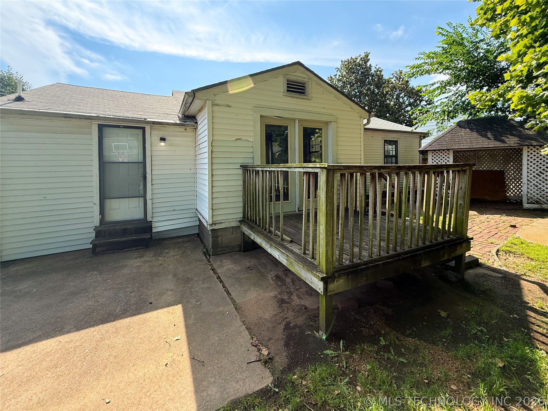 1230 N Olympia Avenue Property Photo 38