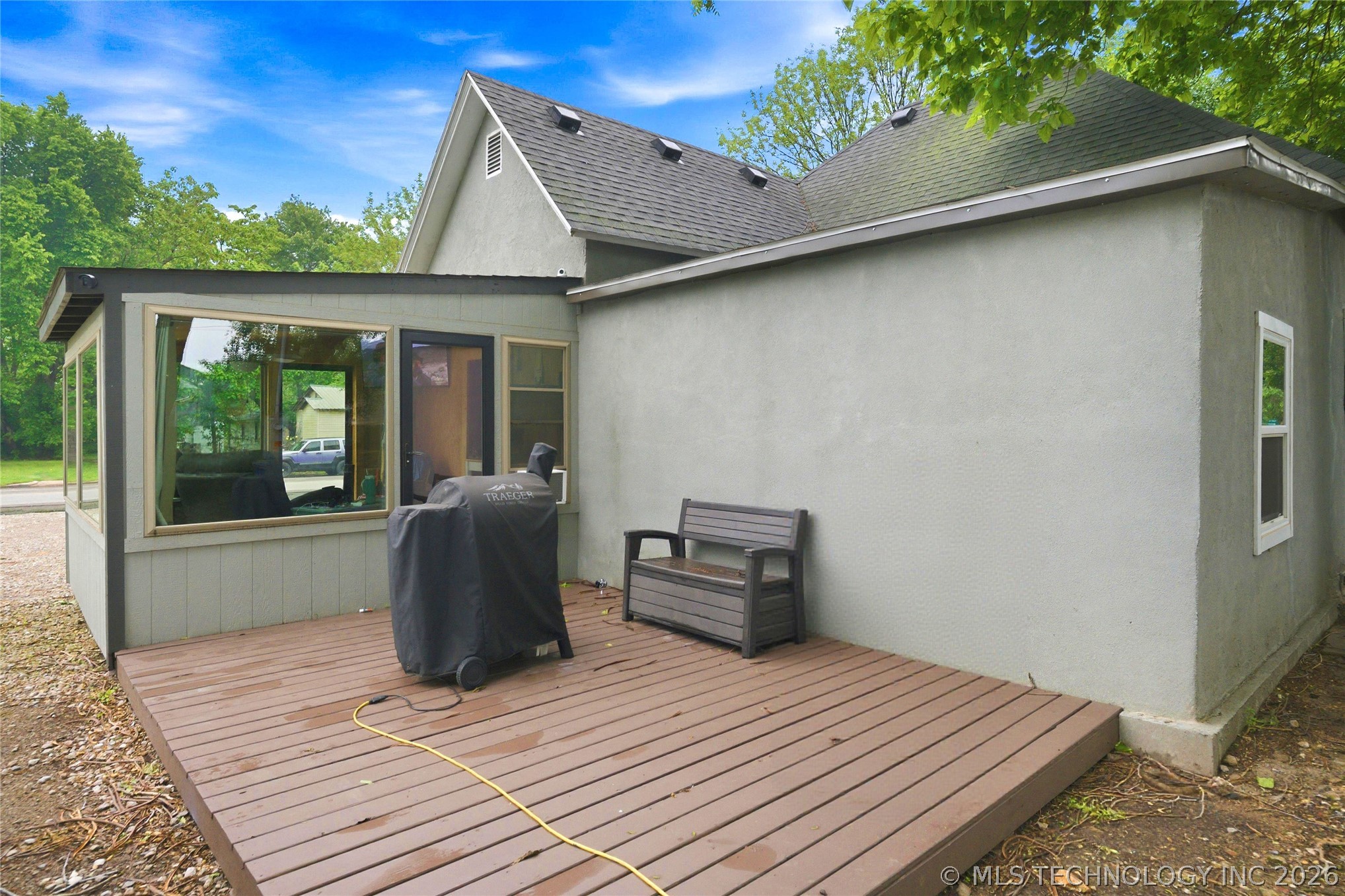 1116 W Elm Property Photo 4