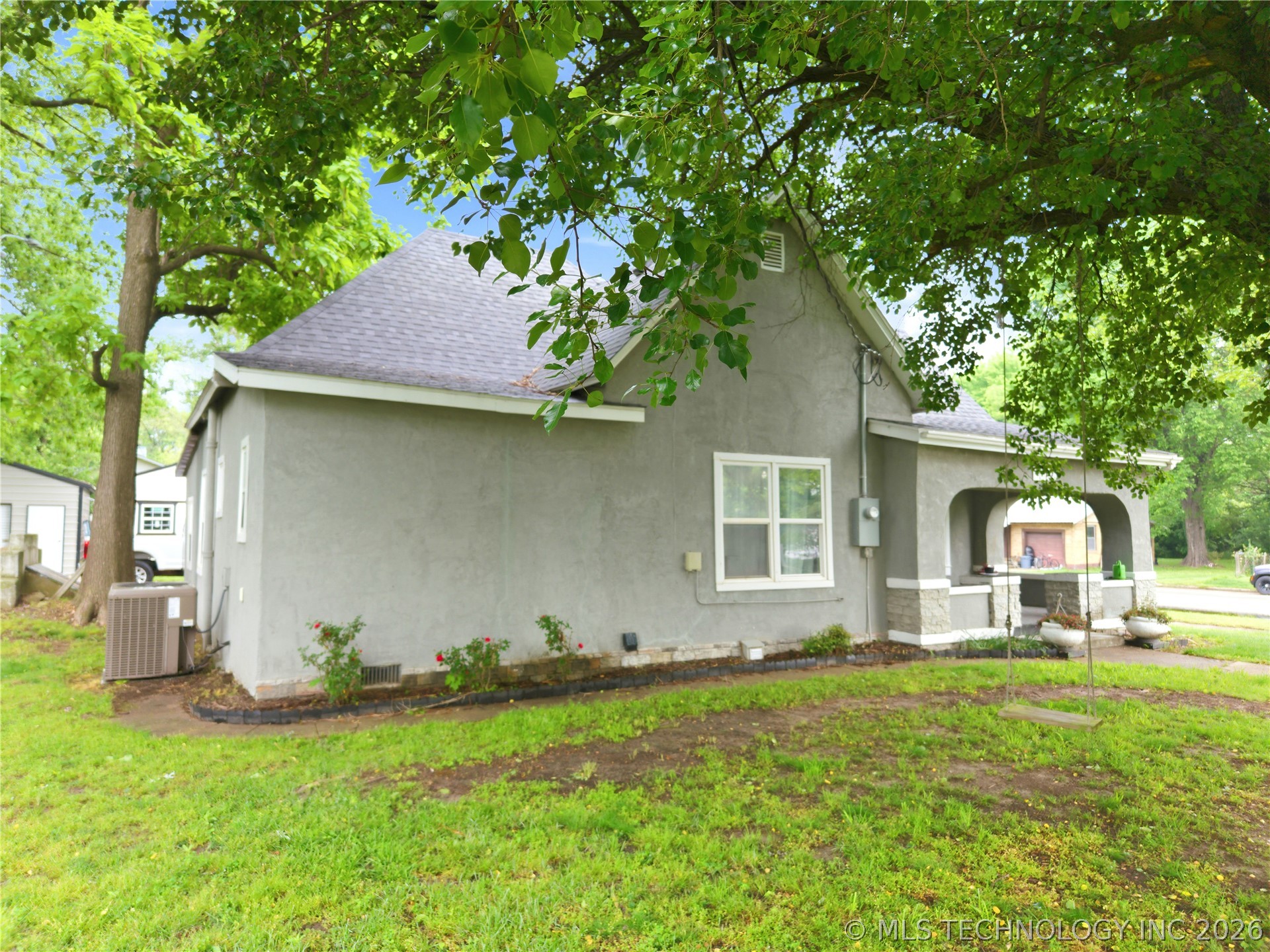1116 W Elm Property Photo 5