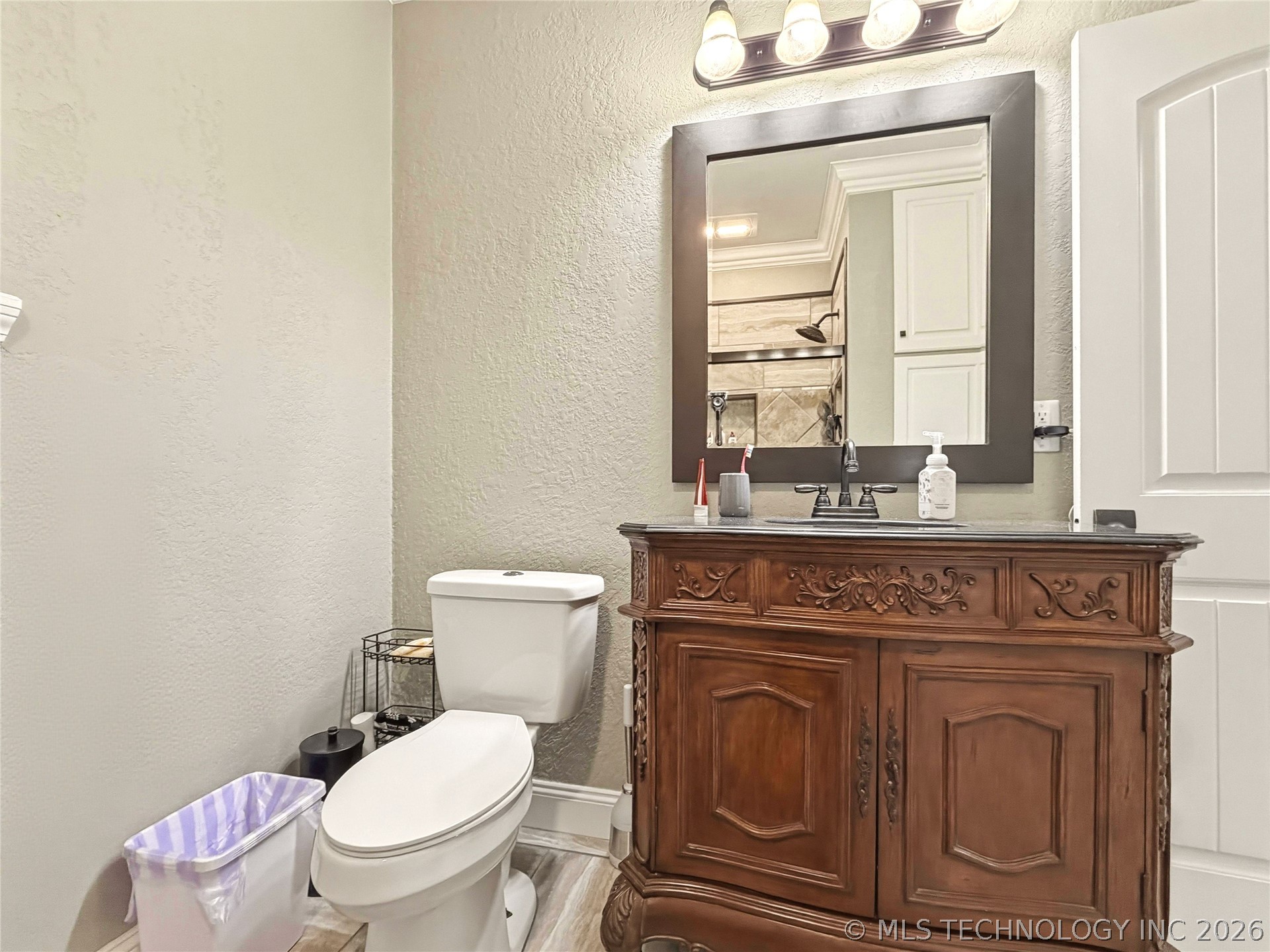 1116 W Elm Property Photo 19