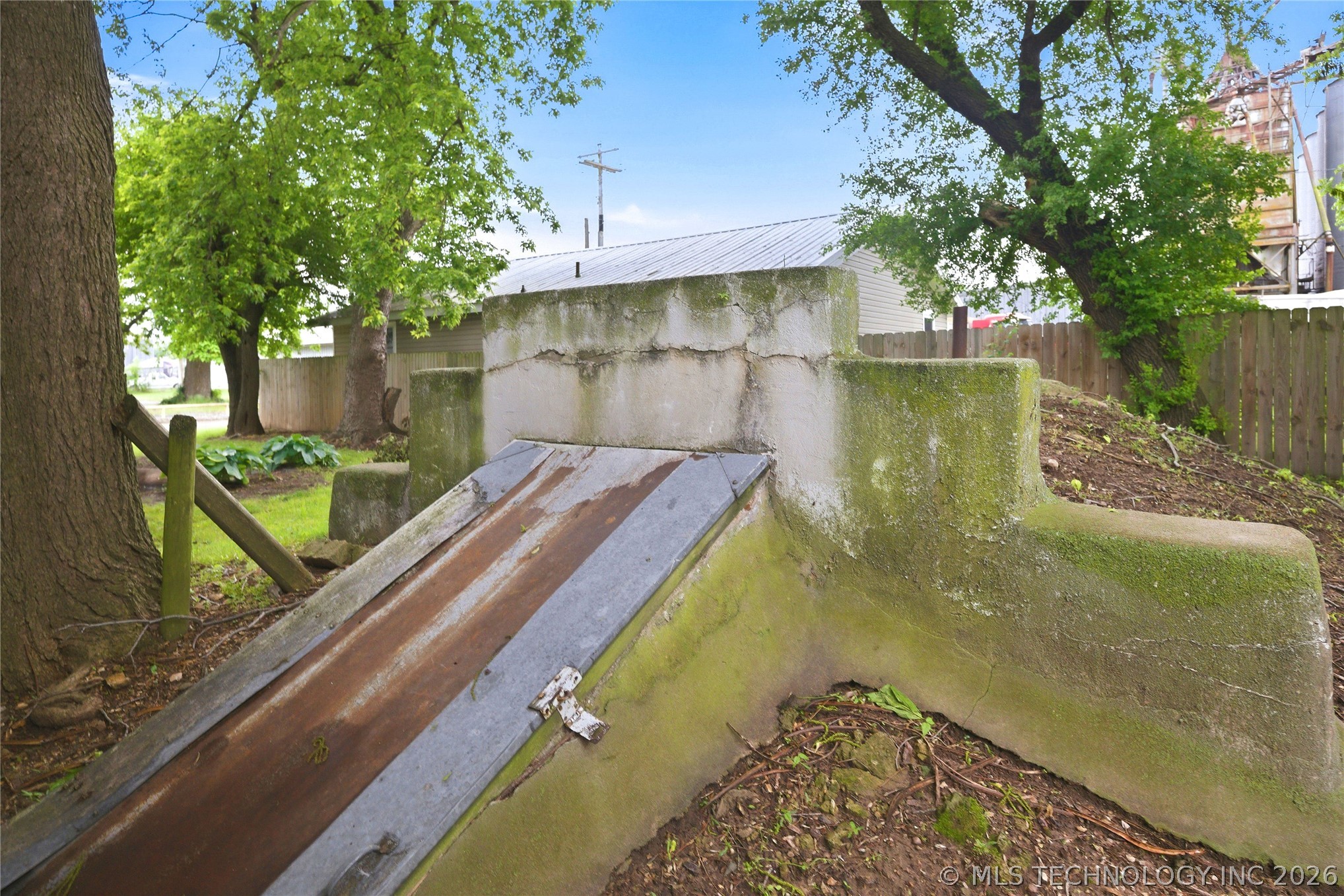 1116 W Elm Property Photo 35