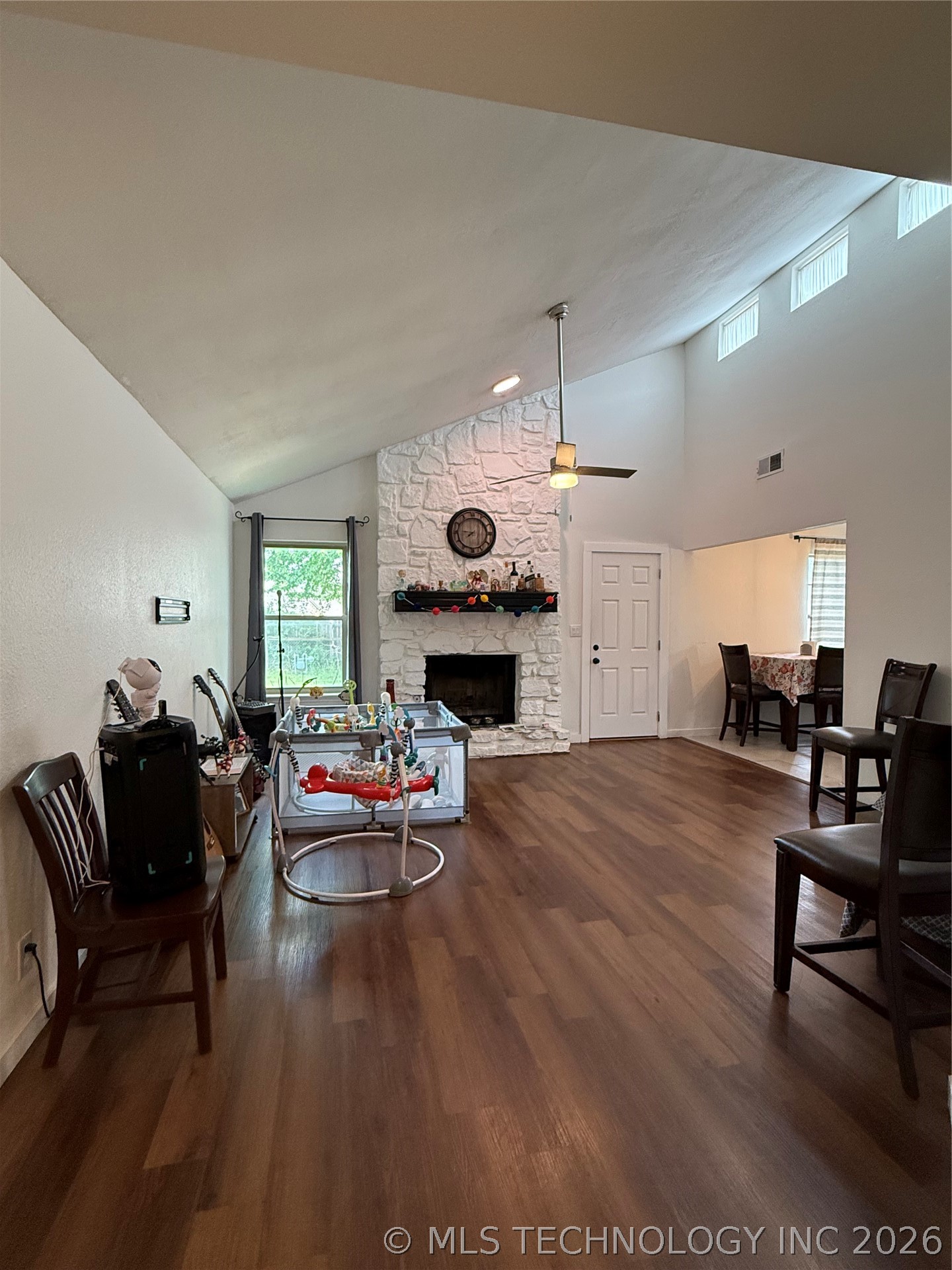 11207 S 1st Street Property Photo 2