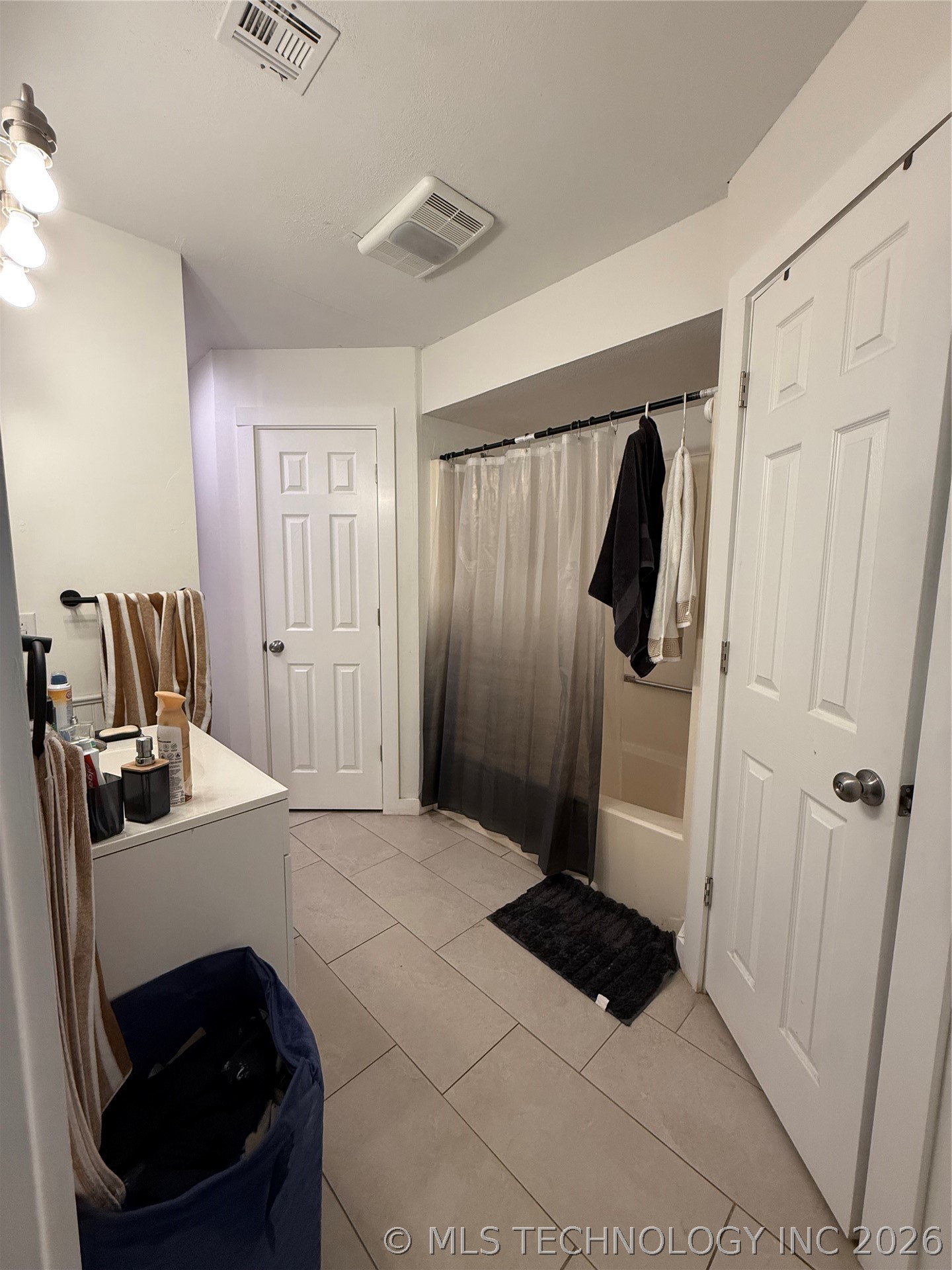 11207 S 1st Street Property Photo 14