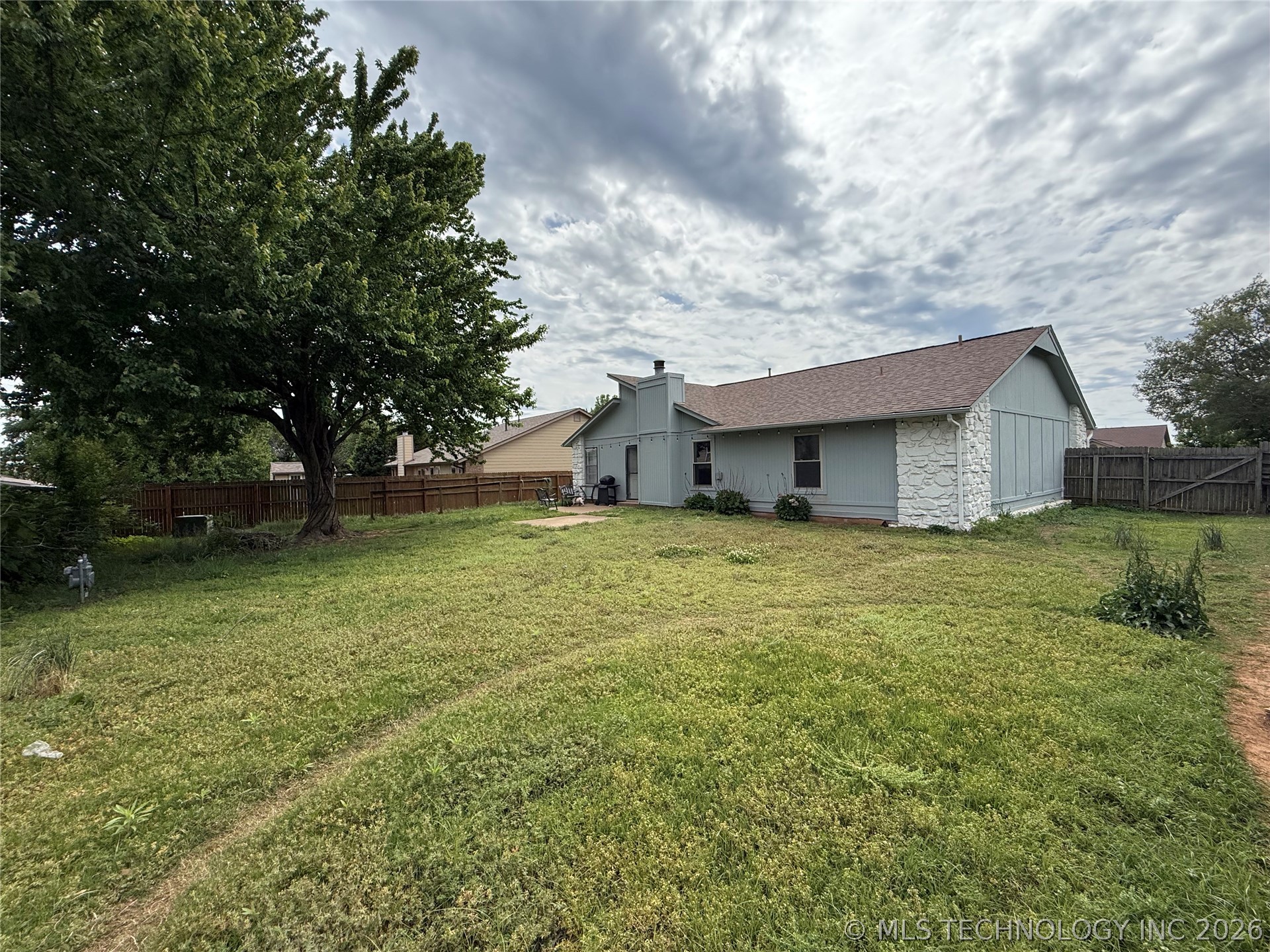 11207 S 1st Street Property Photo 16