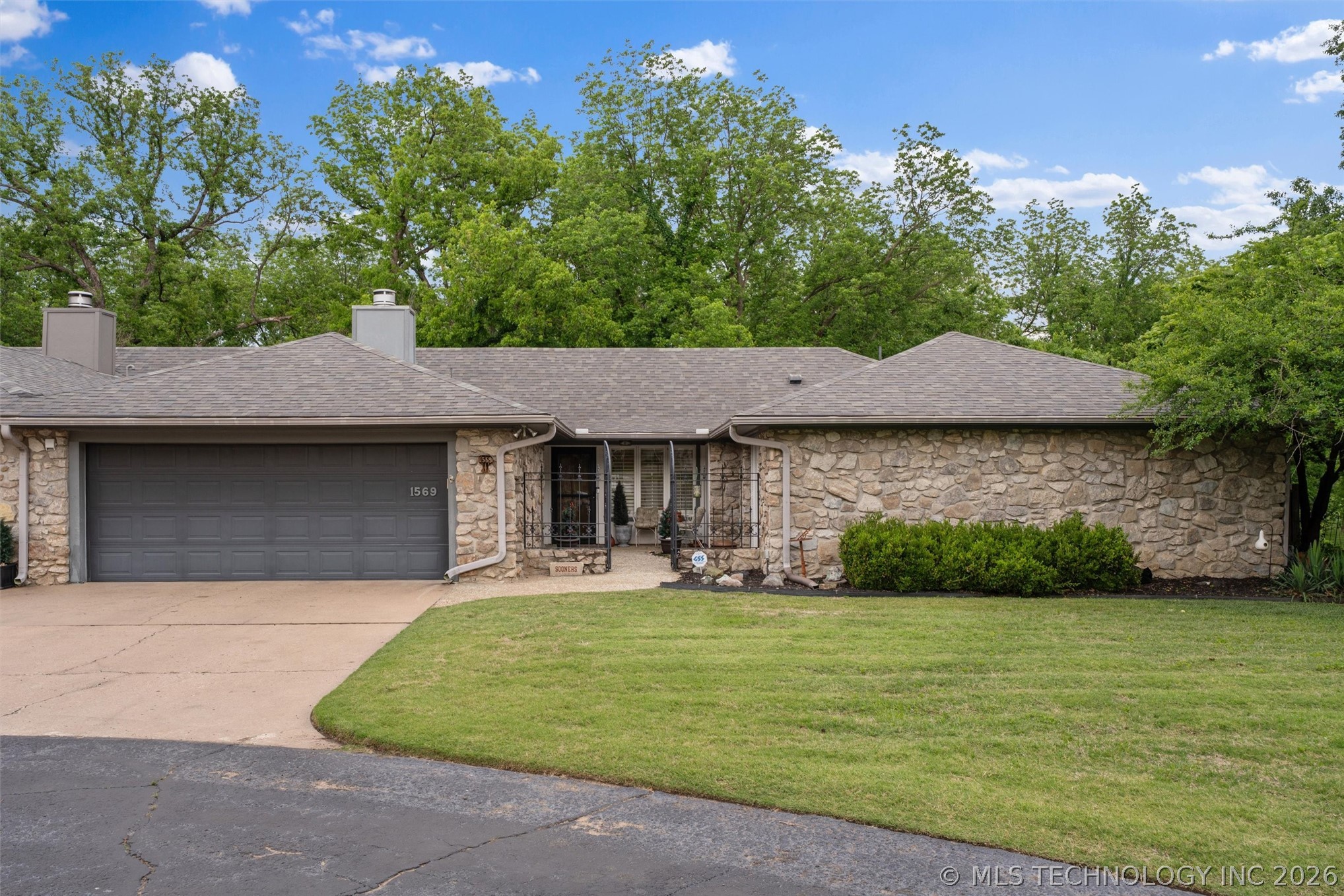 1569 Pecan Place Property Photo 1