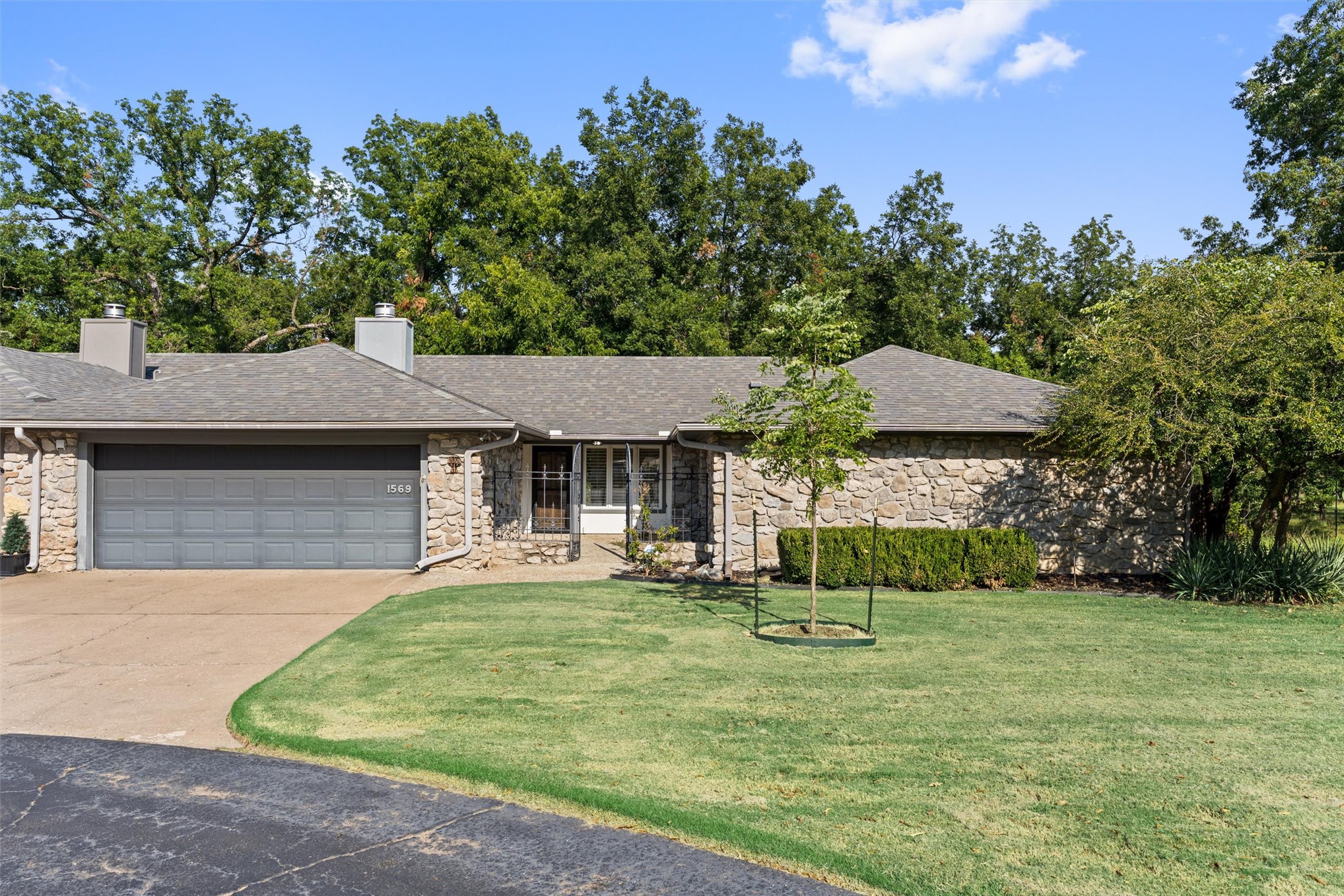 1569 Pecan Place Property Photo 1