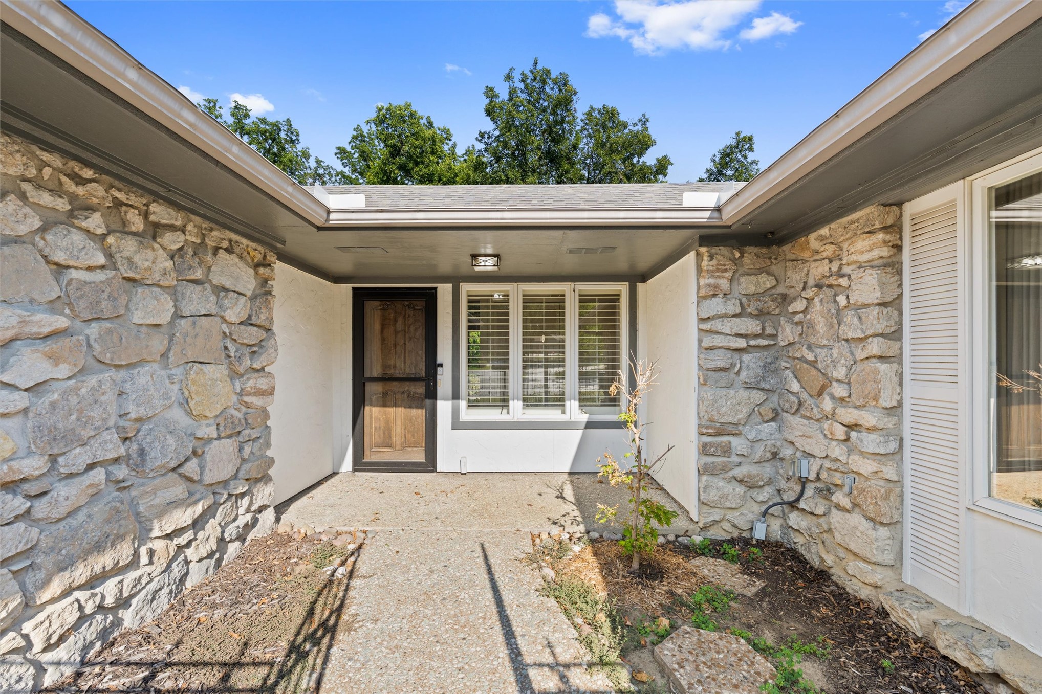 1569 Pecan Place Property Photo 3