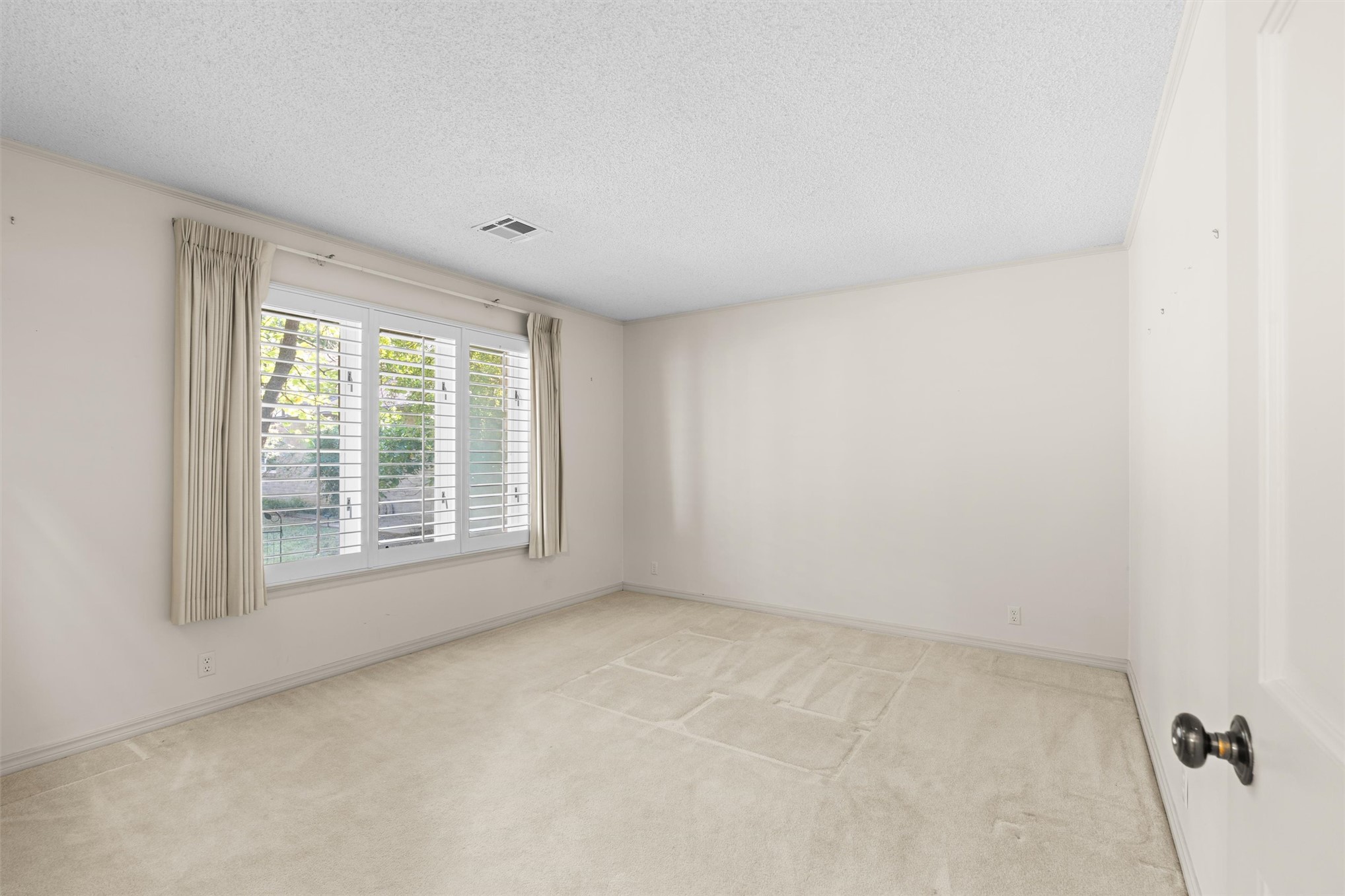 1569 Pecan Place Property Photo 8
